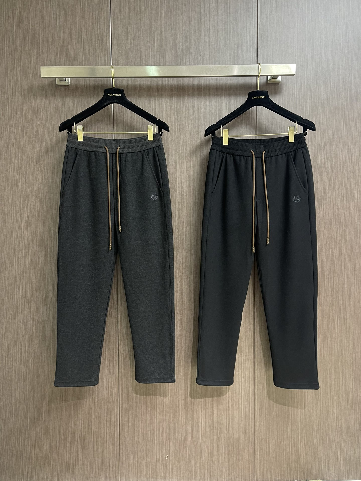 loroPiana lP🆕 早春新款卫裤休闲裤，定制混纺面料软糯舒集高级感温暖度于一体，裤型舒适包容性极