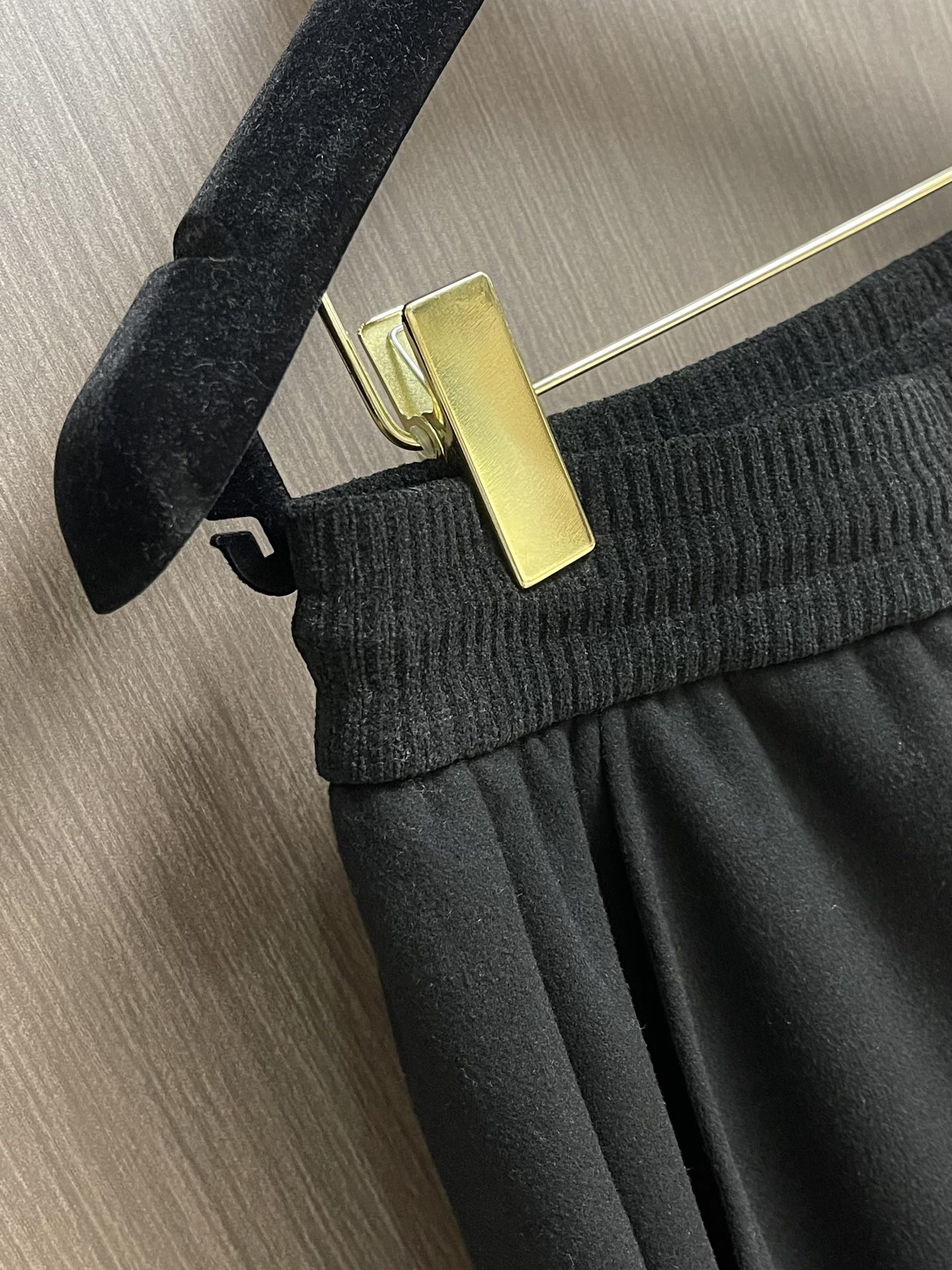 loroPiana lP🆕 早春新款卫裤休闲裤，定制混纺面料软糯舒集高级感温暖度于一体，裤型舒适包容性极