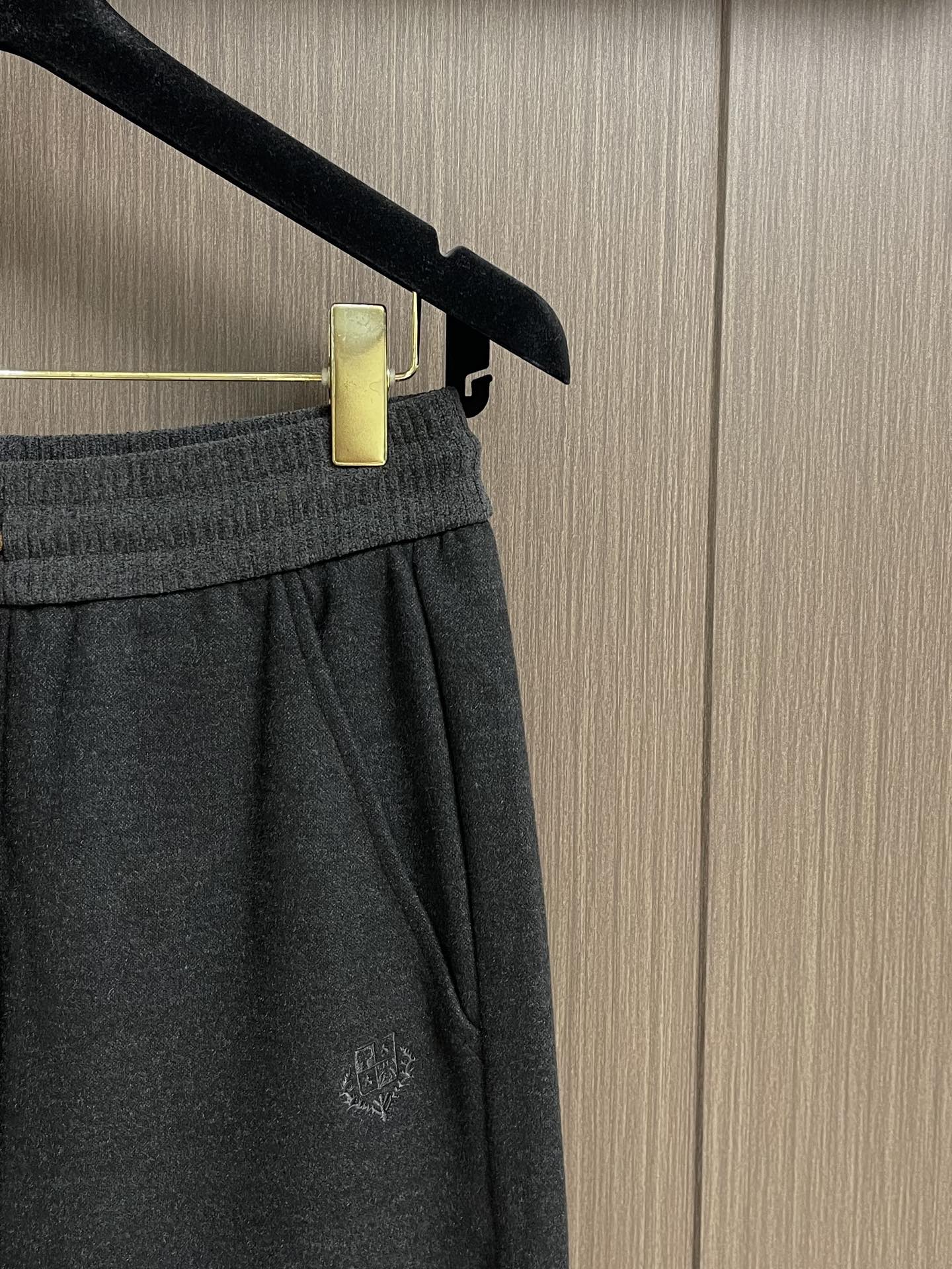 loroPiana lP🆕 早春新款卫裤休闲裤，定制混纺面料软糯舒集高级感温暖度于一体，裤型舒适包容性极