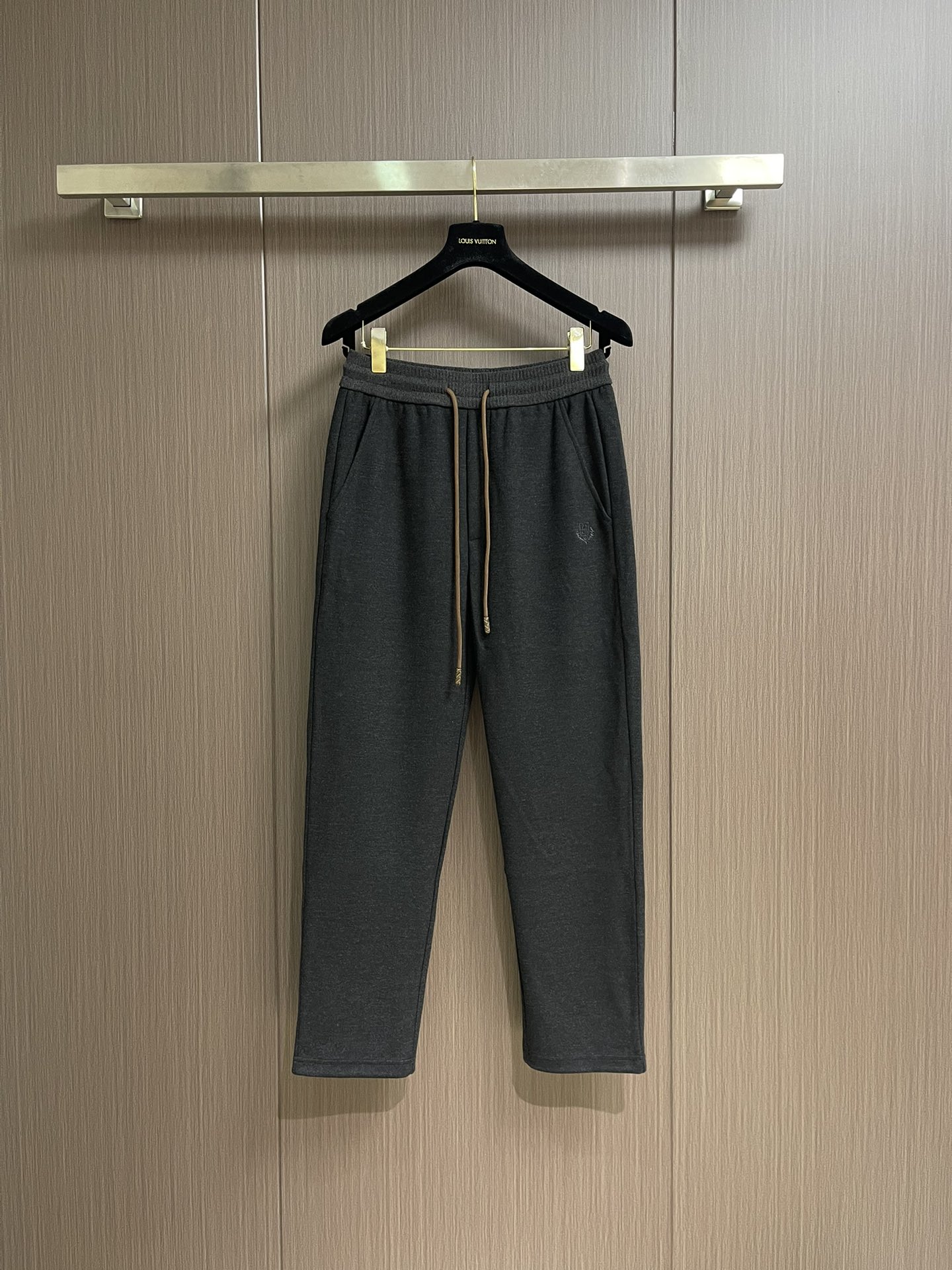 NO:520317,Loropiana lp Early spring new hoodies casual pants, custom-made blended fabrics are soft and comfortable to combine high-end warmth, and the pants are comfortable and inclusive!  All-match, casual first choice. Size M-3XL, loro piana, loro piana, alexander wang19860909loropiana lp 早春新款卫裤休闲裤,定制混纺面料软糯舒集高级感温暖度于一体,裤型舒适包容性极强！百搭,休闲首选.尺码M-3XL,,loro piana,loro piana,alexander wang,Men's clothing