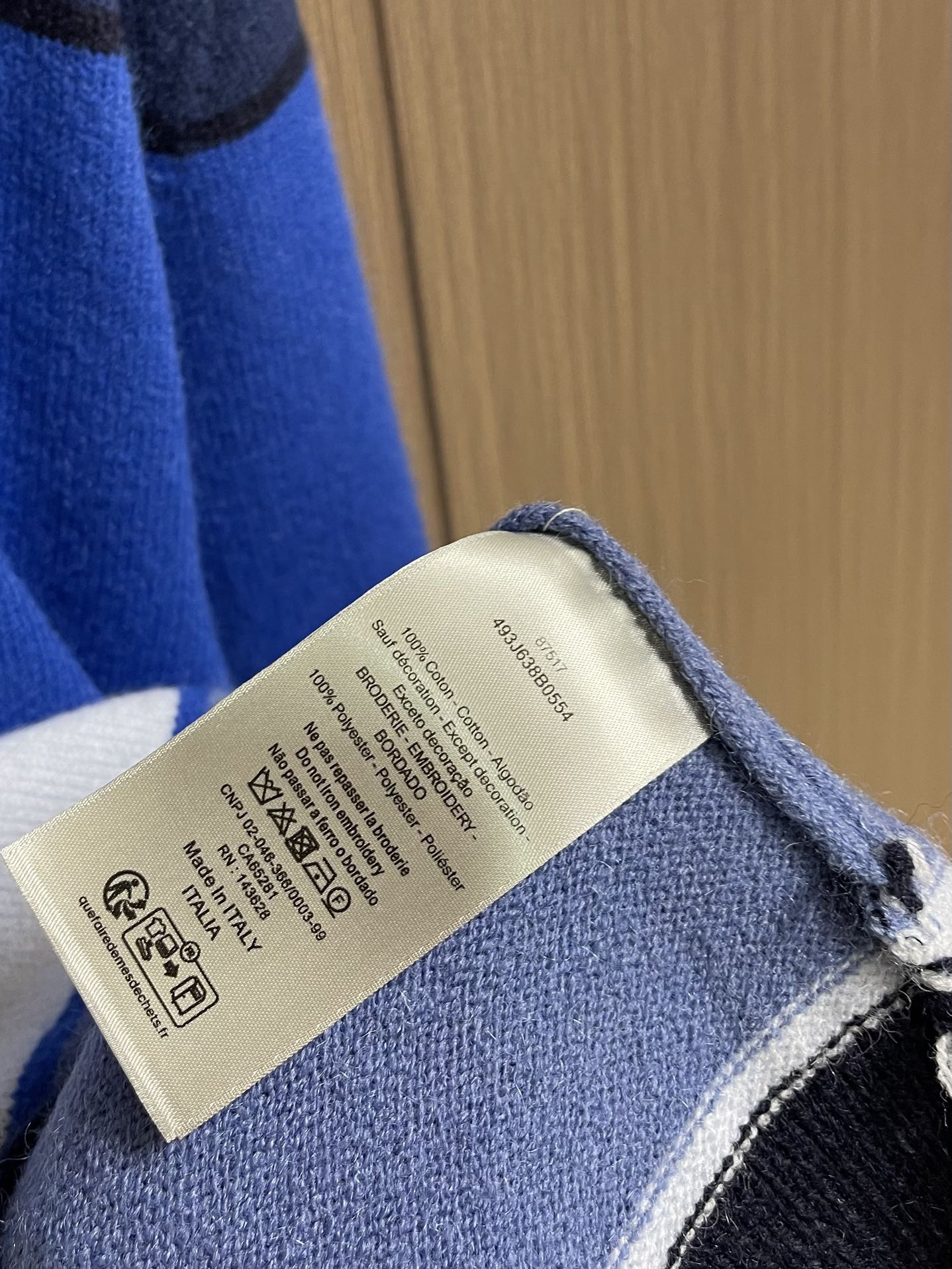 Dior Diamond补丁拼色毛衣，定织蓝韵山羊绒棉混纺料 细腻柔软 质感挺括 舒适贴肤 以蓝韵为灵感