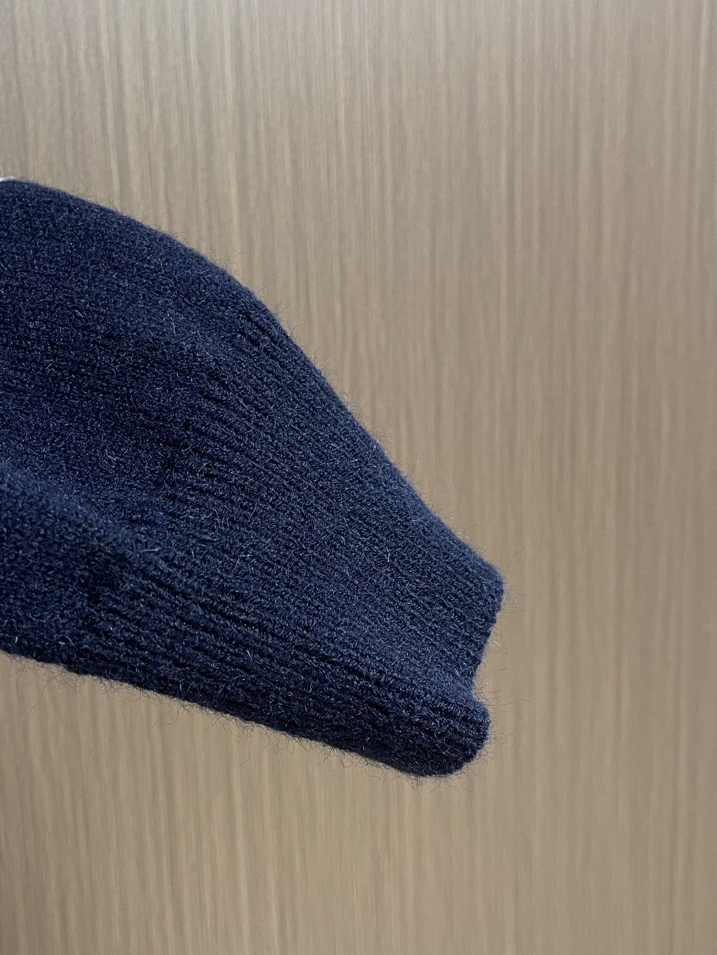 Dior Diamond补丁拼色毛衣，定织蓝韵山羊绒棉混纺料 细腻柔软 质感挺括 舒适贴肤 以蓝韵为灵感