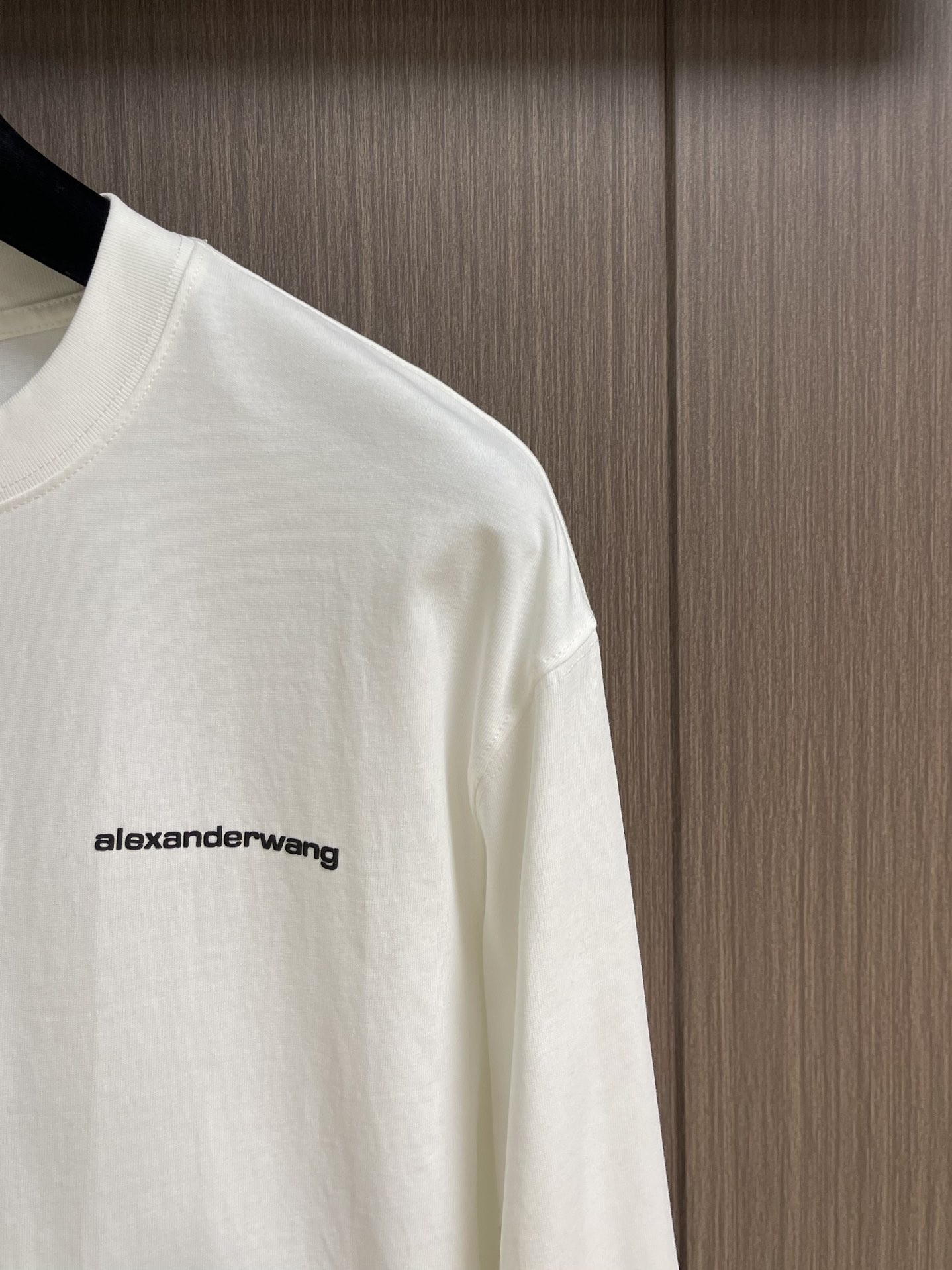 Alexander wang 亚力山大王徽标长袖T恤，采用230克水洗棉质面料匠心制作，质感卓越上身超级