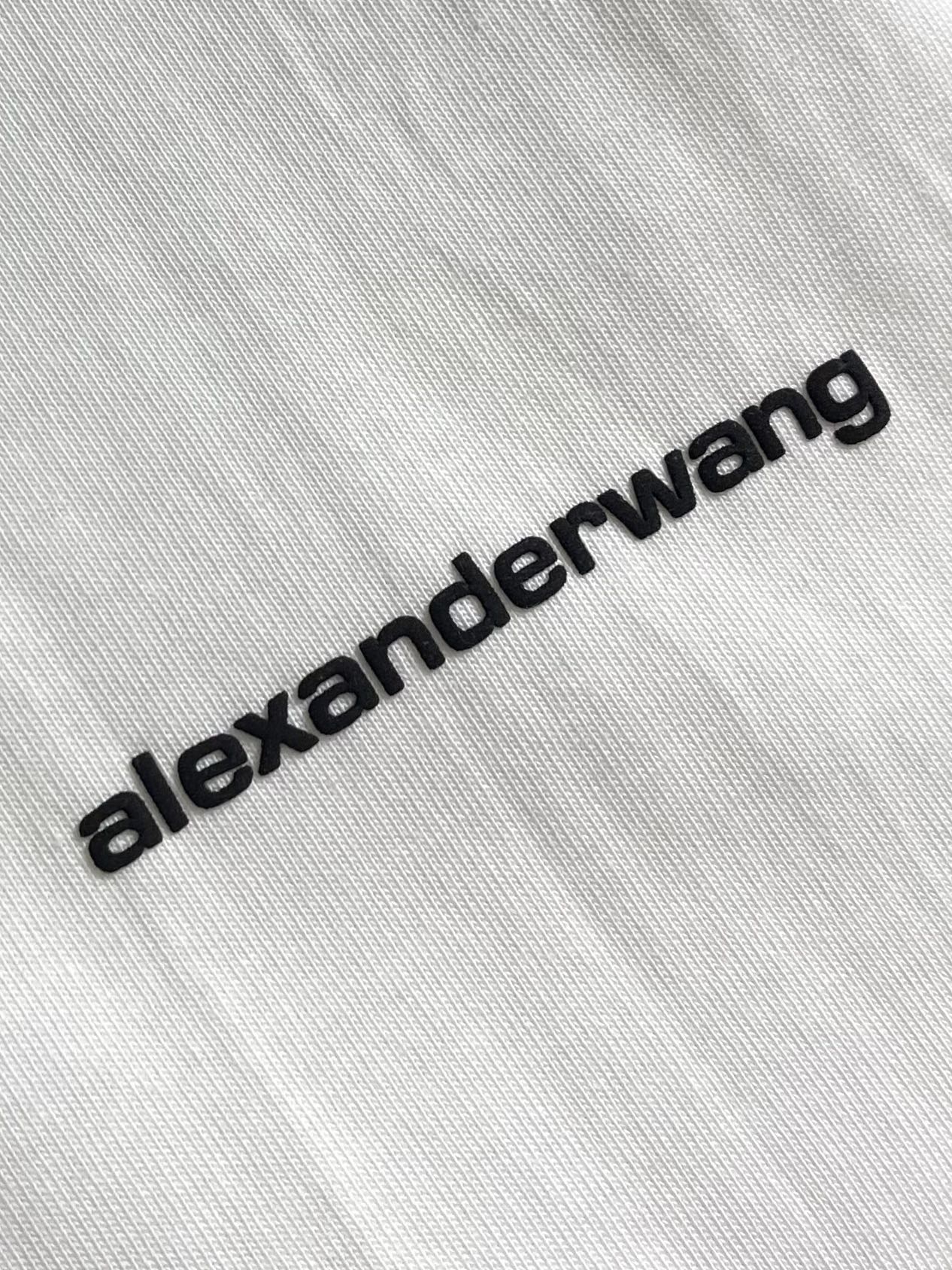 Alexander wang 亚力山大王徽标长袖T恤，采用230克水洗棉质面料匠心制作，质感卓越上身超级