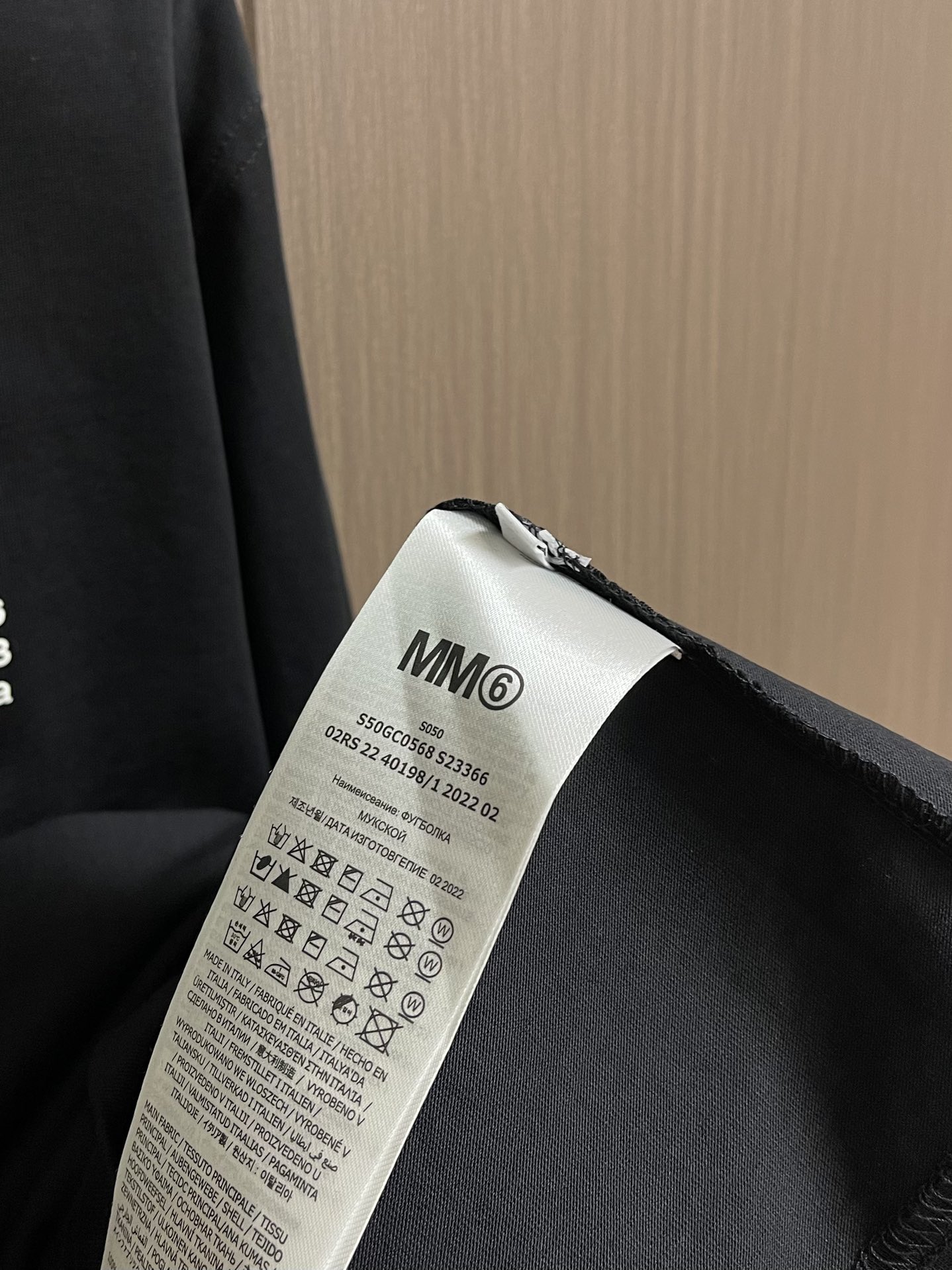 Martin Margiela MM6 马吉拉长袖T恤，精选270g双纱紧密纺平纹面料，质感与舒适度的完