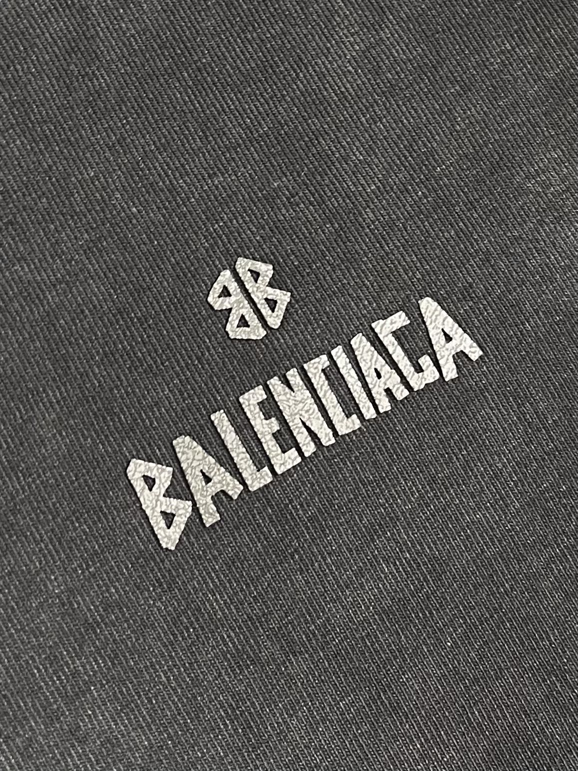 Balenciaga 字母logo标识短袖T恤，定织定染纯棉精梳棉面料 手感柔软舒适 袖口以及下摆采用双