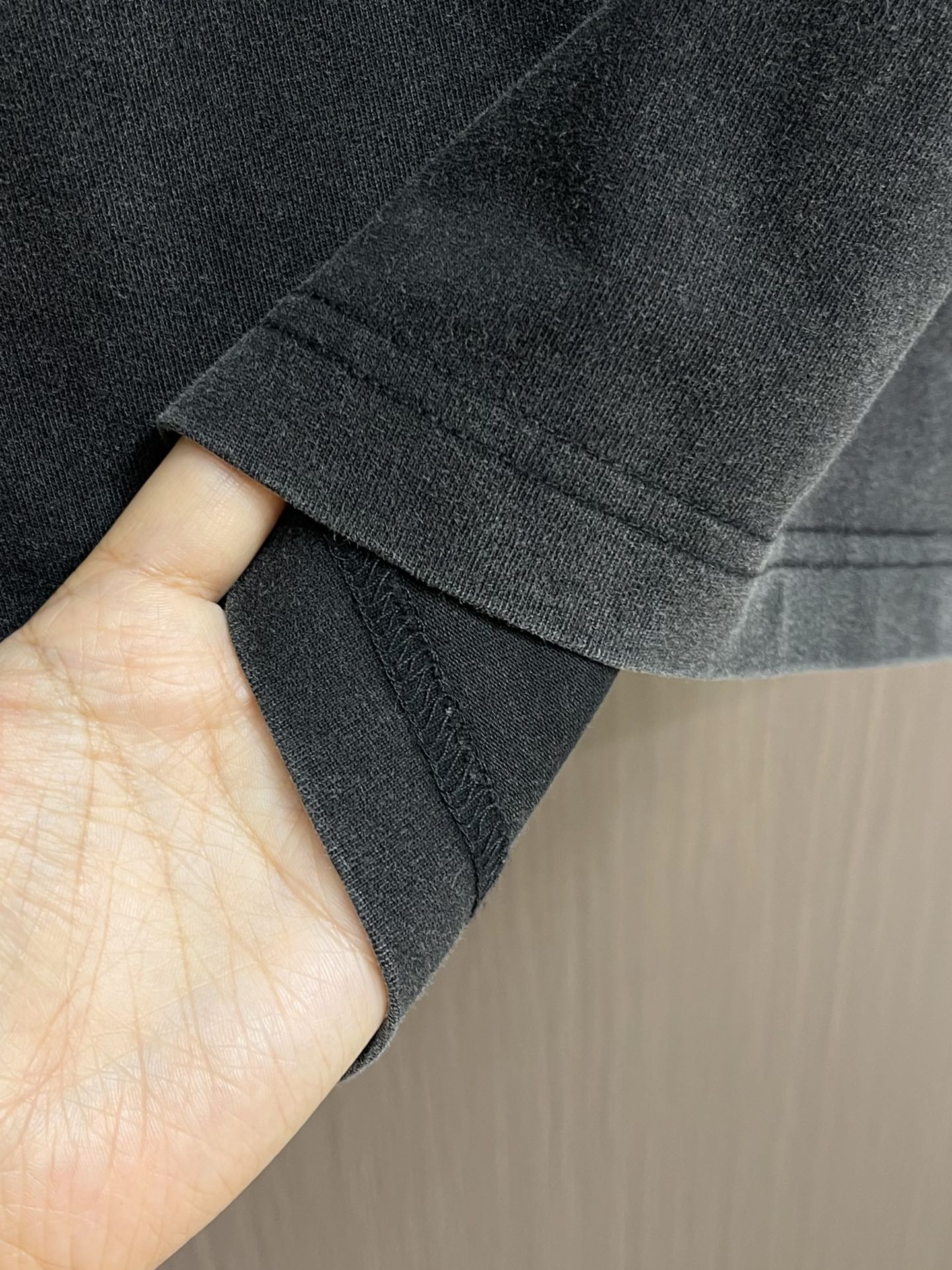 balenciaga 2025SS早秋新款锁扣印花洗水做旧短袖T恤，克重260克全棉，环保进口胶浆印花，