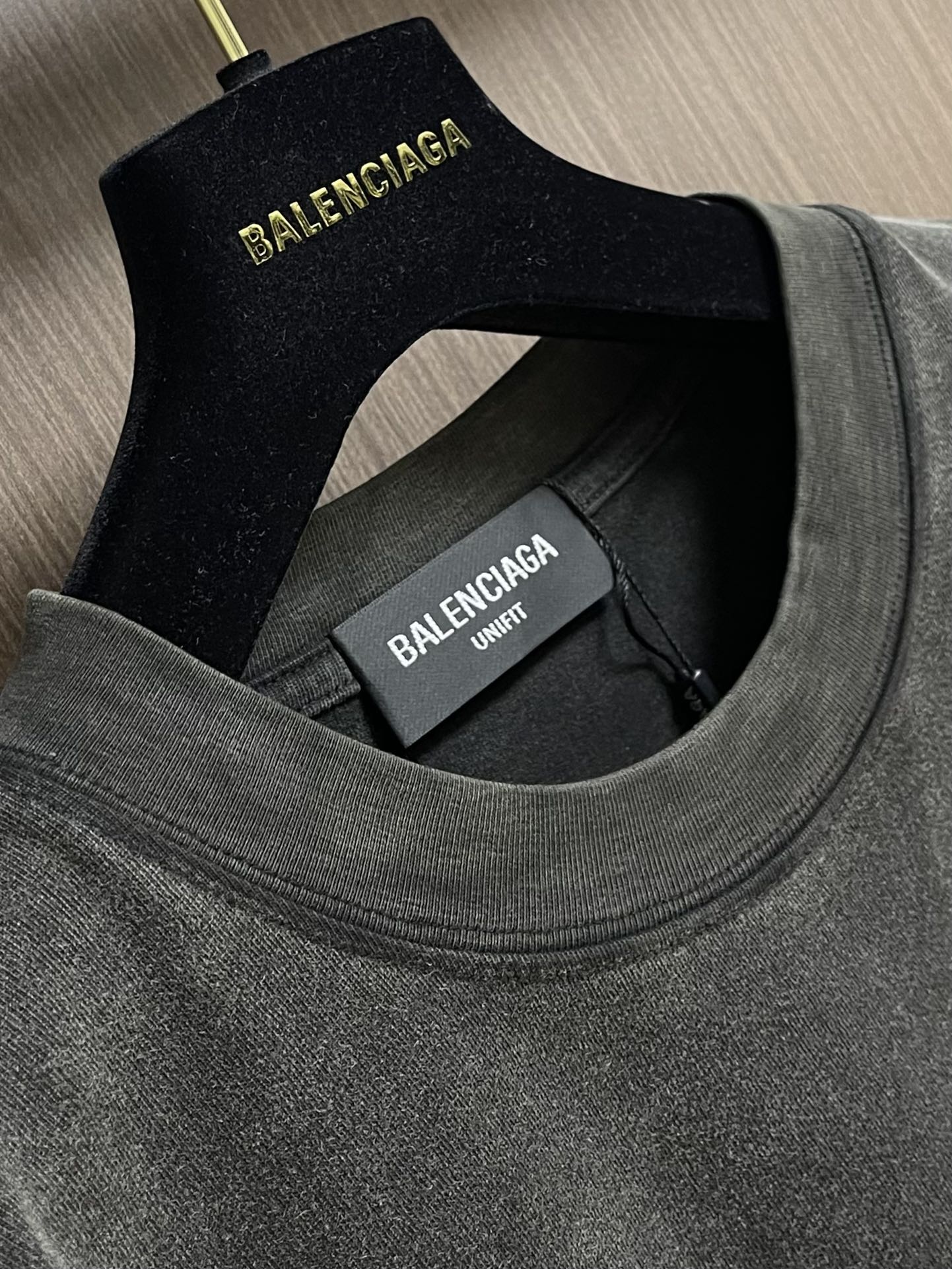 balenciaga 2025SS早秋新款锁扣印花洗水做旧短袖T恤，克重260克全棉，环保进口胶浆印花，