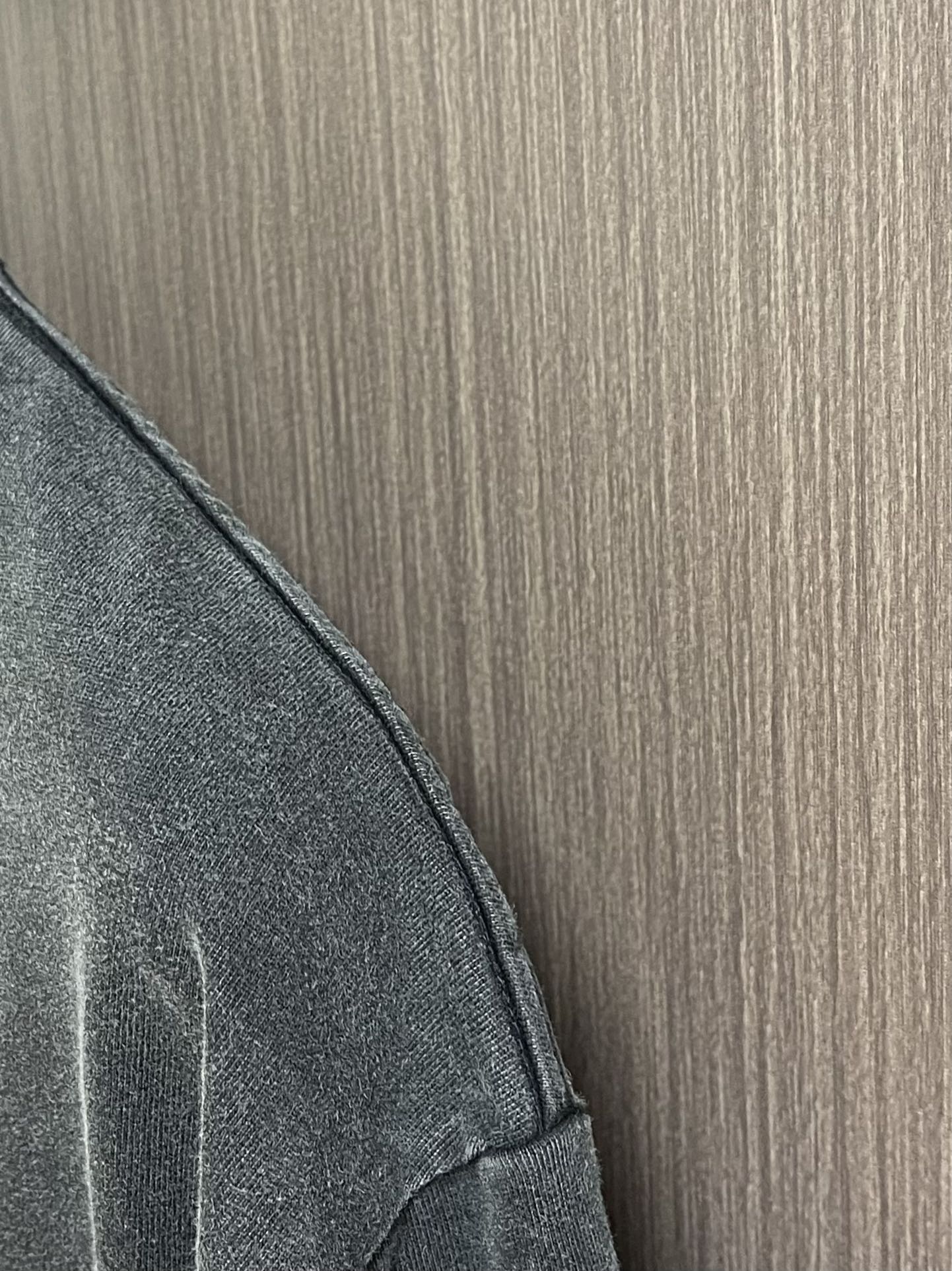 balenciaga 2025SS早秋新款锁扣印花洗水做旧短袖T恤，克重260克全棉，环保进口胶浆印花，