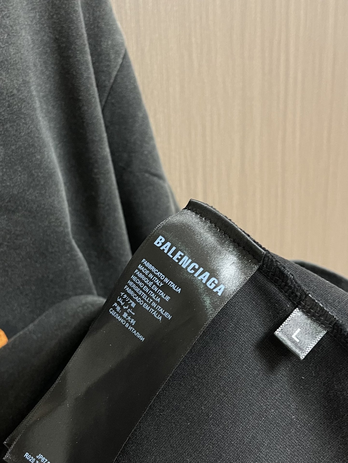 balenciaga 2025SS早秋新款锁扣印花洗水做旧短袖T恤，克重260克全棉，环保进口胶浆印花，