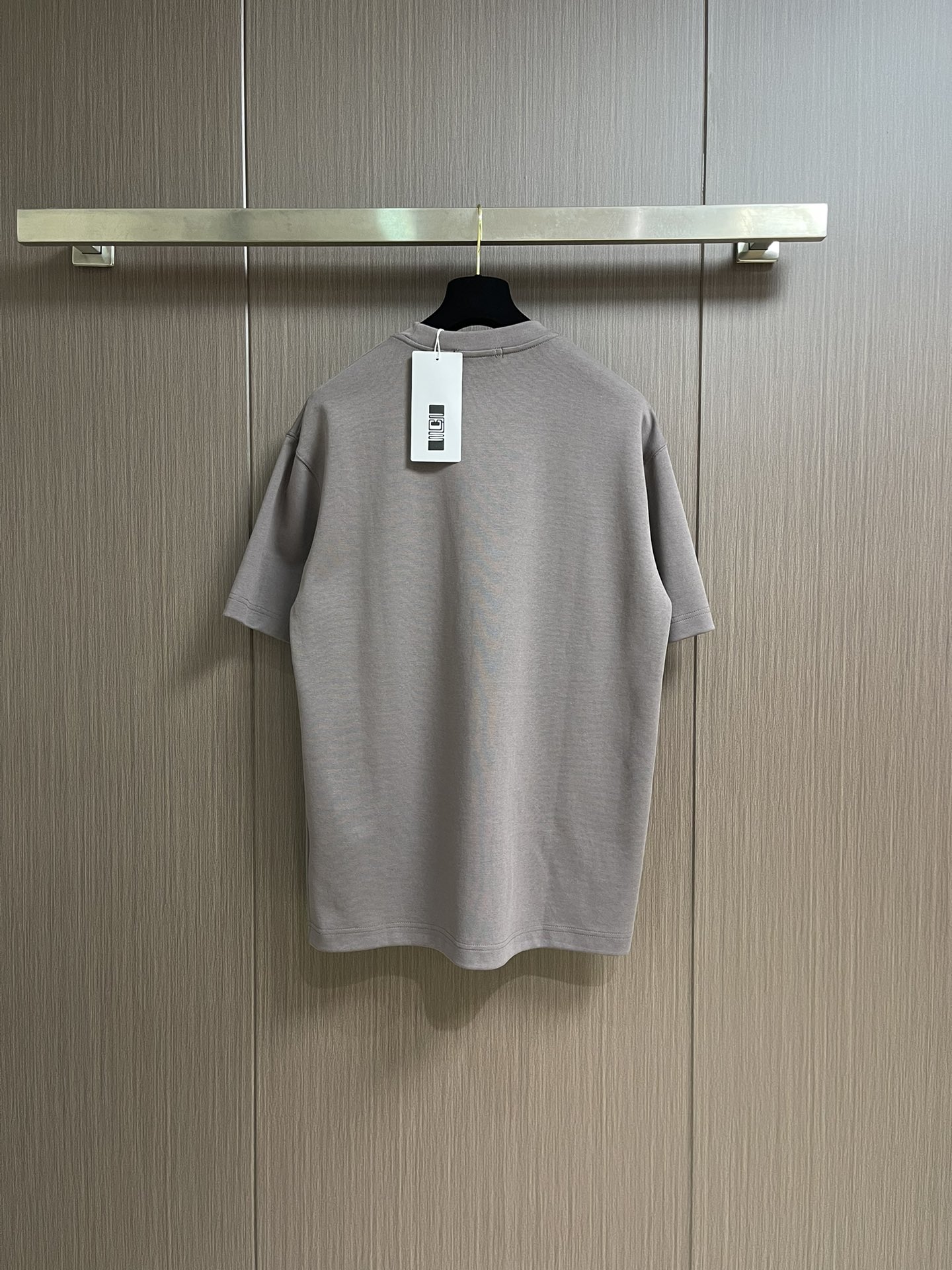 lululemon 新款印花圆领t恤！320克高克重32双纱纯棉面料，版型阔版，图案都做了印花图案设计感