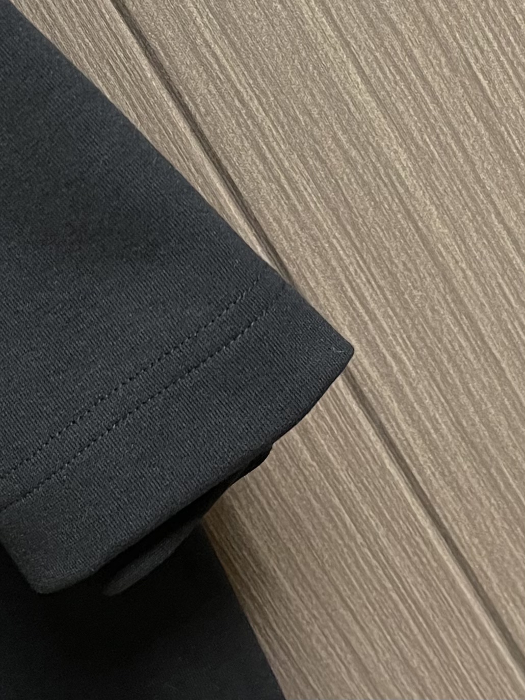 lululemon 新款印花圆领t恤！320克高克重32双纱纯棉面料，版型阔版，图案都做了印花图案设计感