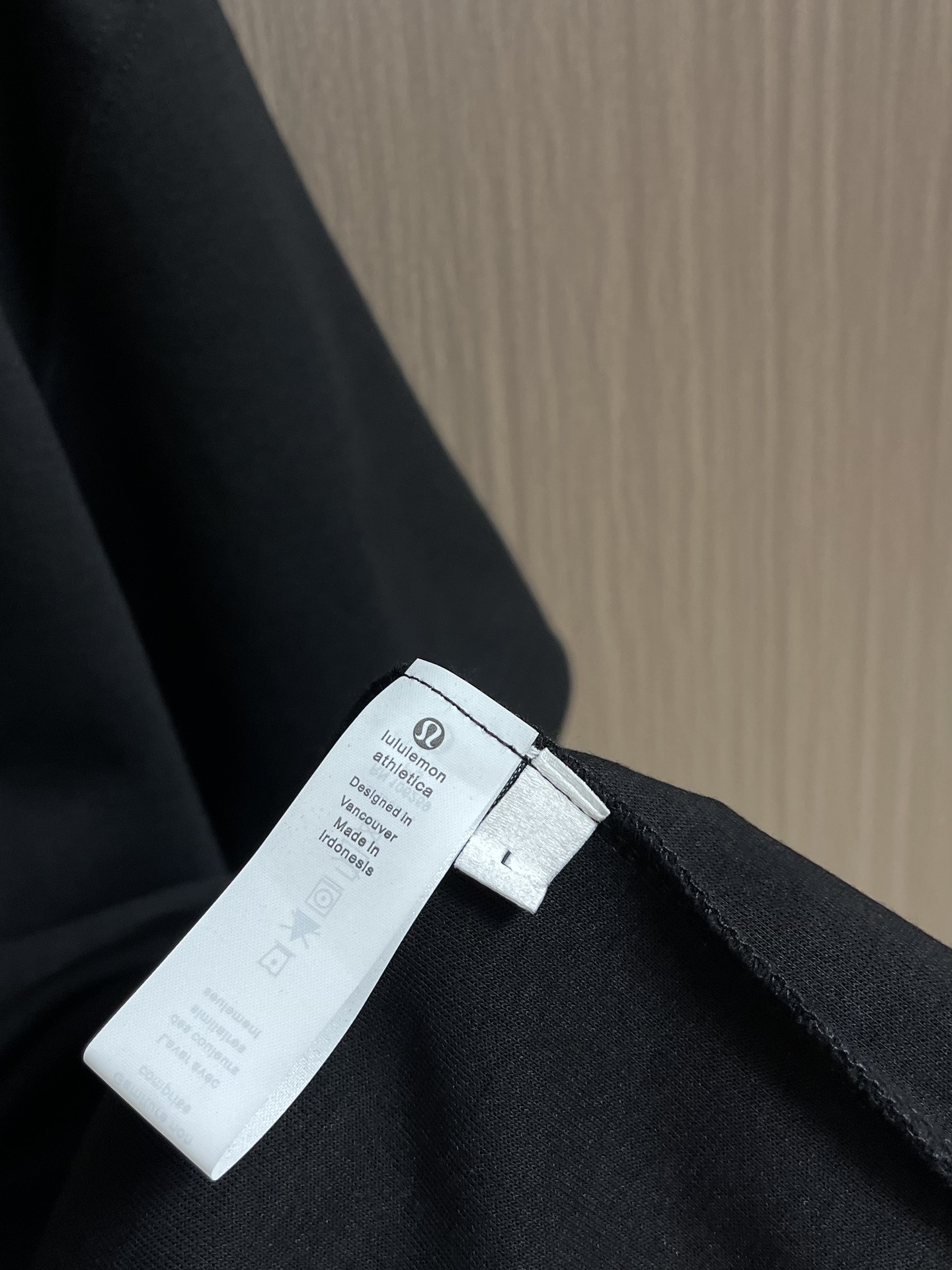 lululemon 新款印花圆领t恤！320克高克重32双纱纯棉面料，版型阔版，图案都做了印花图案设计感