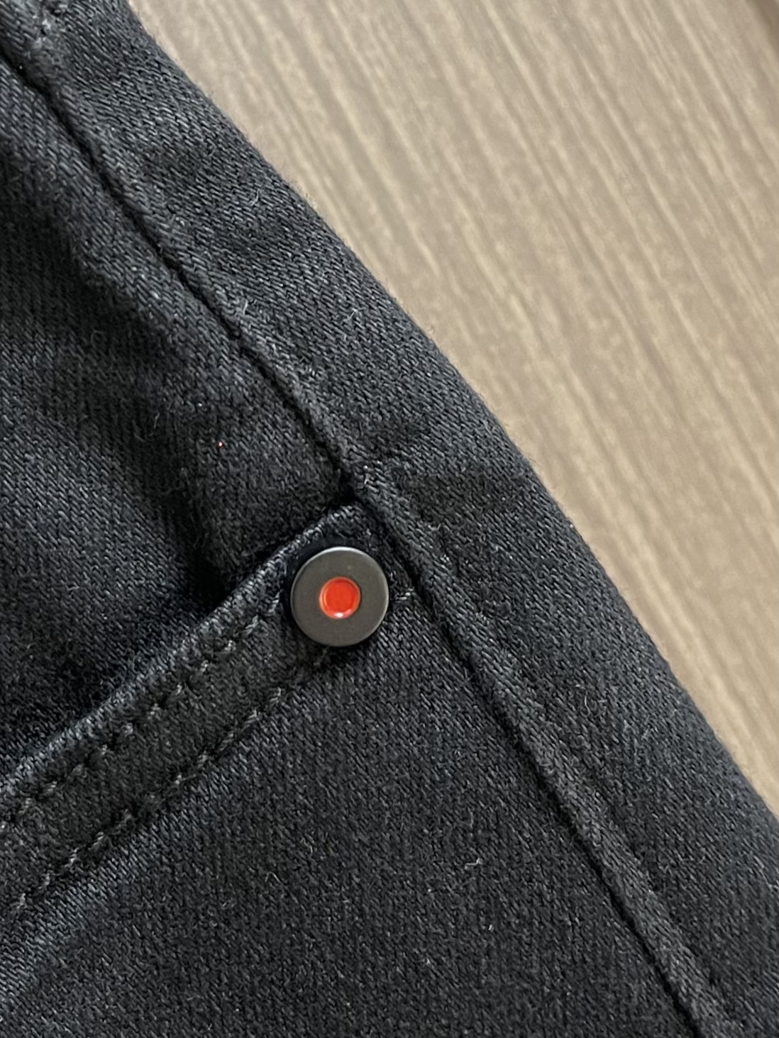 Kiton 2025SS秋季新款男士直筒牛仔裤，棉质牛仔面料打造质地柔软又不失筋骨，手感干爽有韧性 经典