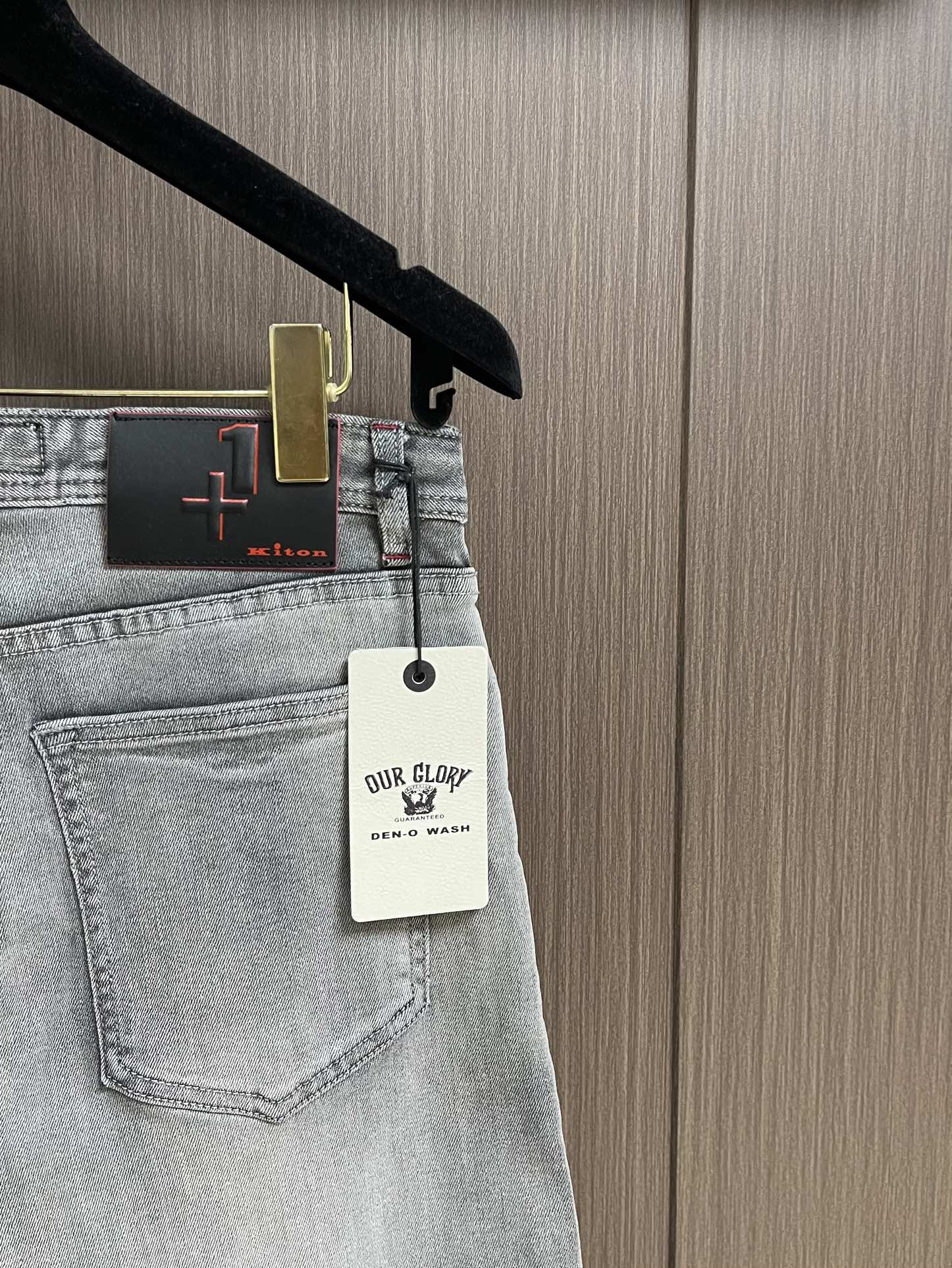 Kiton 2025SS秋季新款男士直筒牛仔裤，棉质牛仔面料打造质地柔软又不失筋骨，手感干爽有韧性 经典