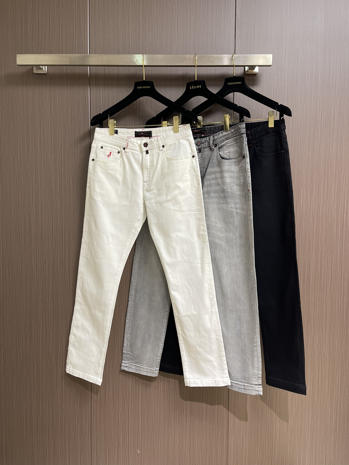Kiton 2025SS秋季新款男士直筒牛仔裤，棉质牛仔面料打造质地柔软又不失筋骨，手感干爽有韧性 经典
