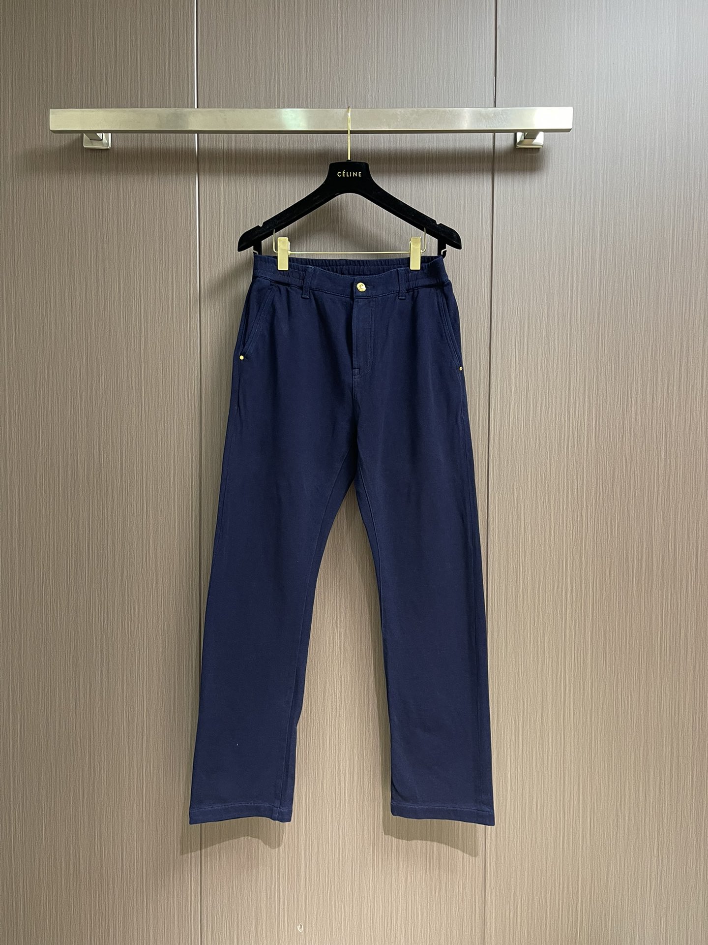 NO:522677,SR Family (Stephen) Stefano Ricci jeans, overcome all difficulties to develop. First of all, let’s talk about the materials used in this model. The new European cotton texture is its biggest feature of softness and comfort, no pilling, no deformation, and the absolute king of quality. Brand logo hardware highlights the noble style of the SR family. The waist streamlined design makes the overall upper body look more three-dimensional and beautiful, adding points to men’s handsomeness. Improper palace level, the first batch of spots, cherish and grasp. Size 29-38 No 35 37,,jeans,alexander wang19860909SR家族（史蒂芬）Stefano Ricci 牛仔裤,排除万难到手开发,首先我们来说说这款的用料,全新欧棉质地,最大的特点就是柔软舒适,不起球,不变形,绝对质量上的王者,品牌标识五金,凸显SR家族贵气的典范,腰部流线设计,显得整体上身更加立体美观,为男士帅气加分.无可挑剔殿堂级别,首批现货,珍惜把握.尺码29-38 无35 37,,jeans,alexander wang,Men's clothing