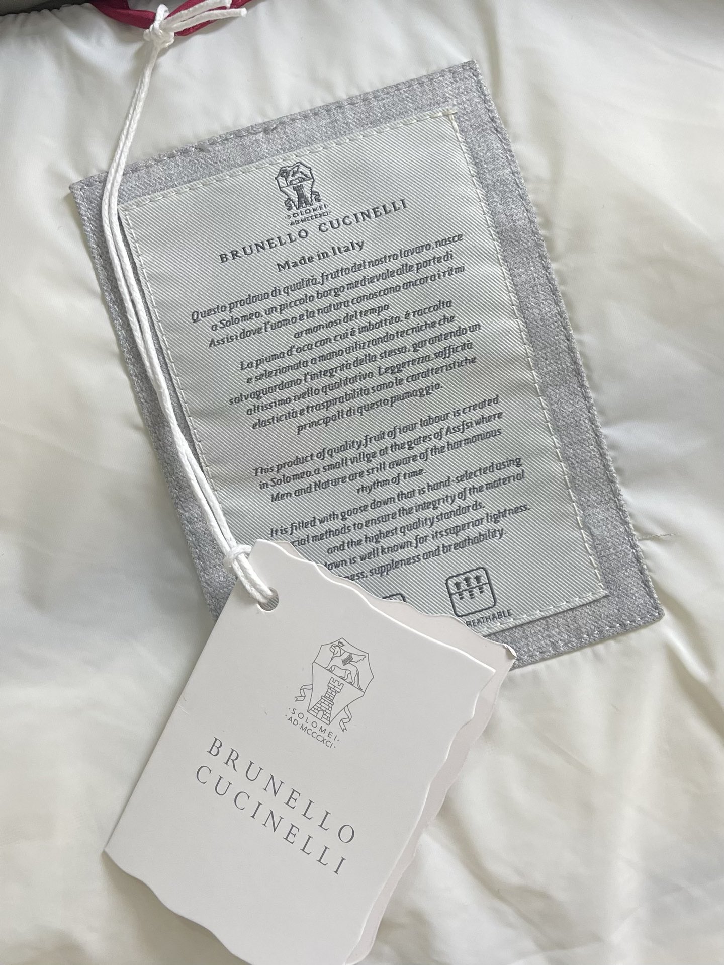 BC Brunello Cucineli布鲁内洛·库奇内利秋冬新款连帽羽绒马甲。降温天气必备的保暖单品，
