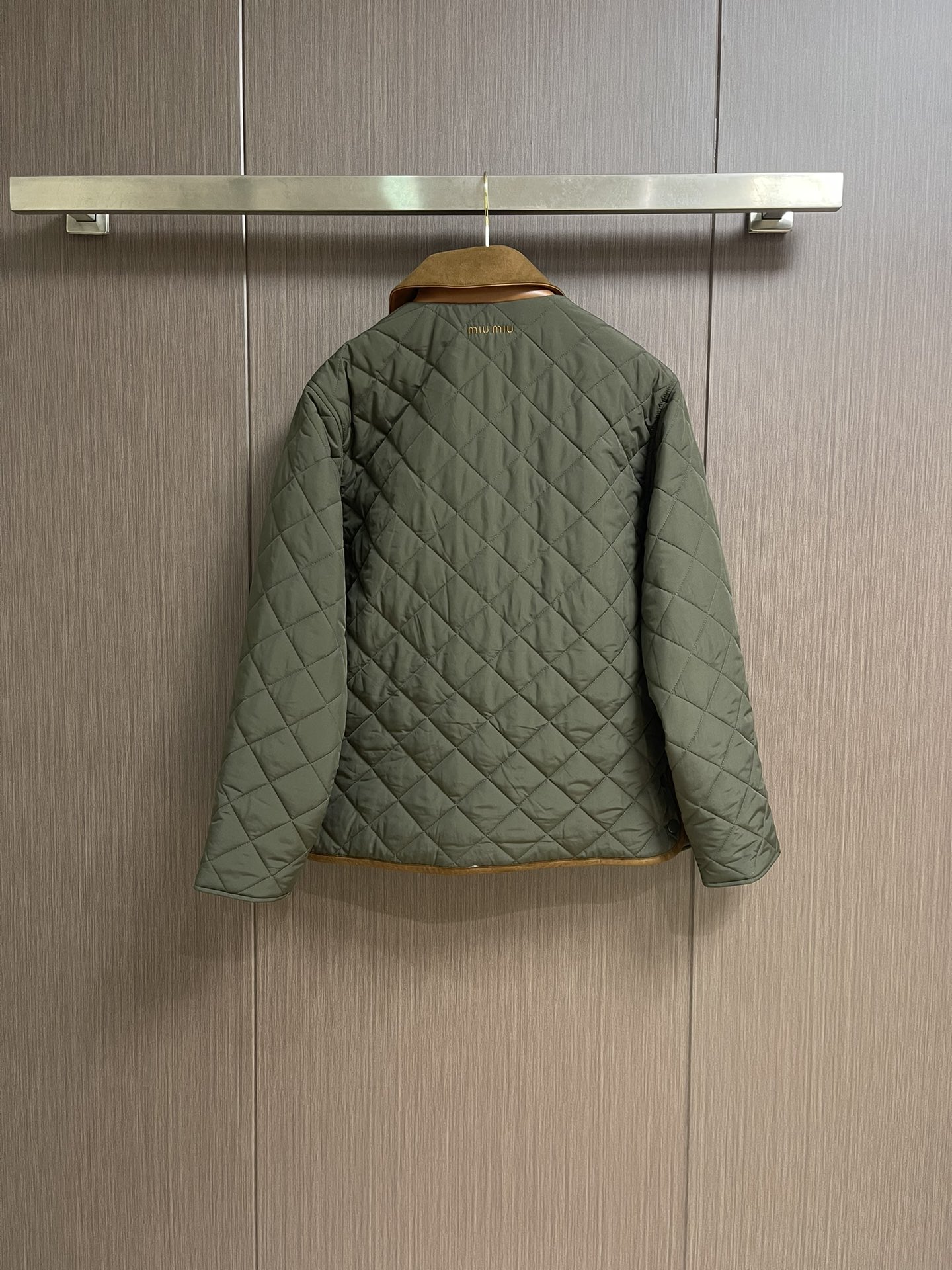 MIUMIU 2025SS新品菱格翻领棉服，定制YB进口防风防水尼龙材质 其工艺还原 升级材质 提升秋冬
