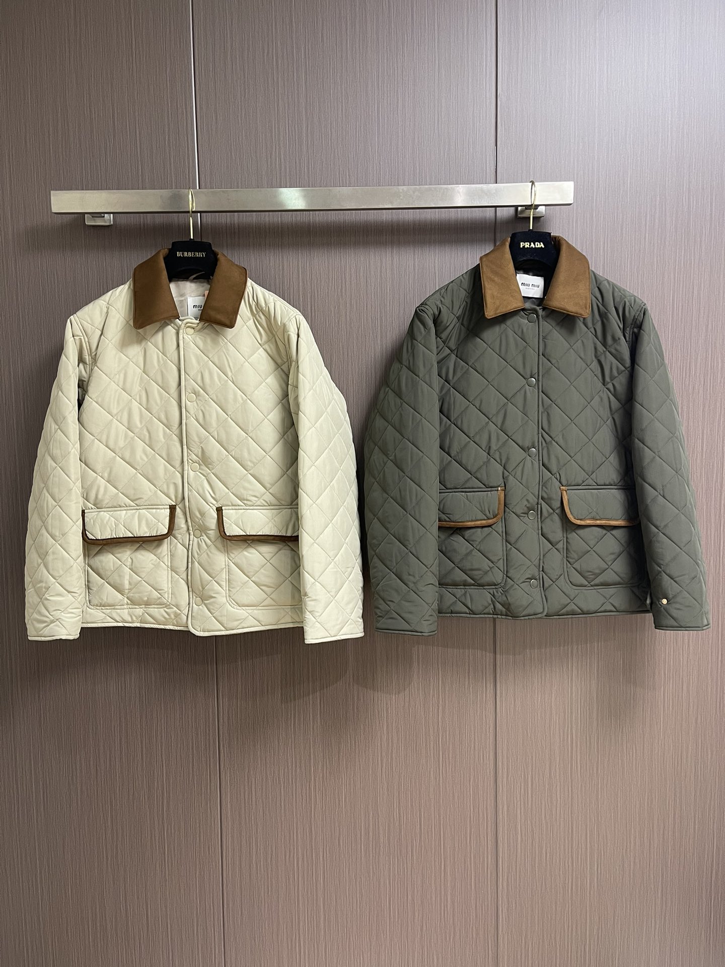 MIUMIU 2025SS新品菱格翻领棉服，定制YB进口防风防水尼龙材质 其工艺还原 升级材质 提升秋冬