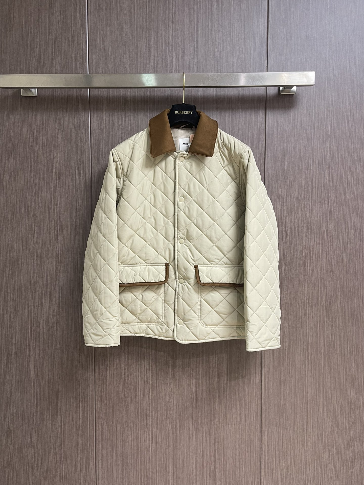 MIUMIU 2025SS新品菱格翻领棉服，定制YB进口防风防水尼龙材质 其工艺还原 升级材质 提升秋冬