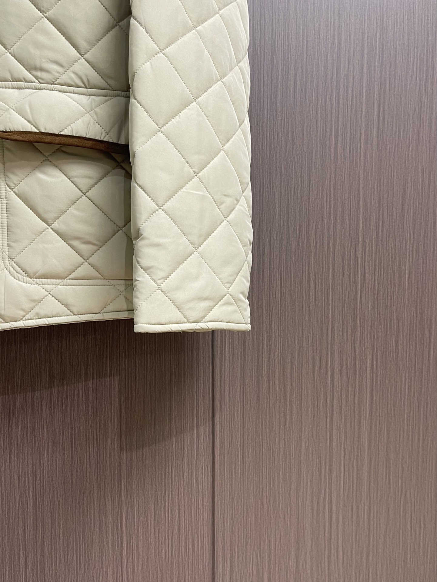 MIUMIU 2025SS新品菱格翻领棉服，定制YB进口防风防水尼龙材质 其工艺还原 升级材质 提升秋冬