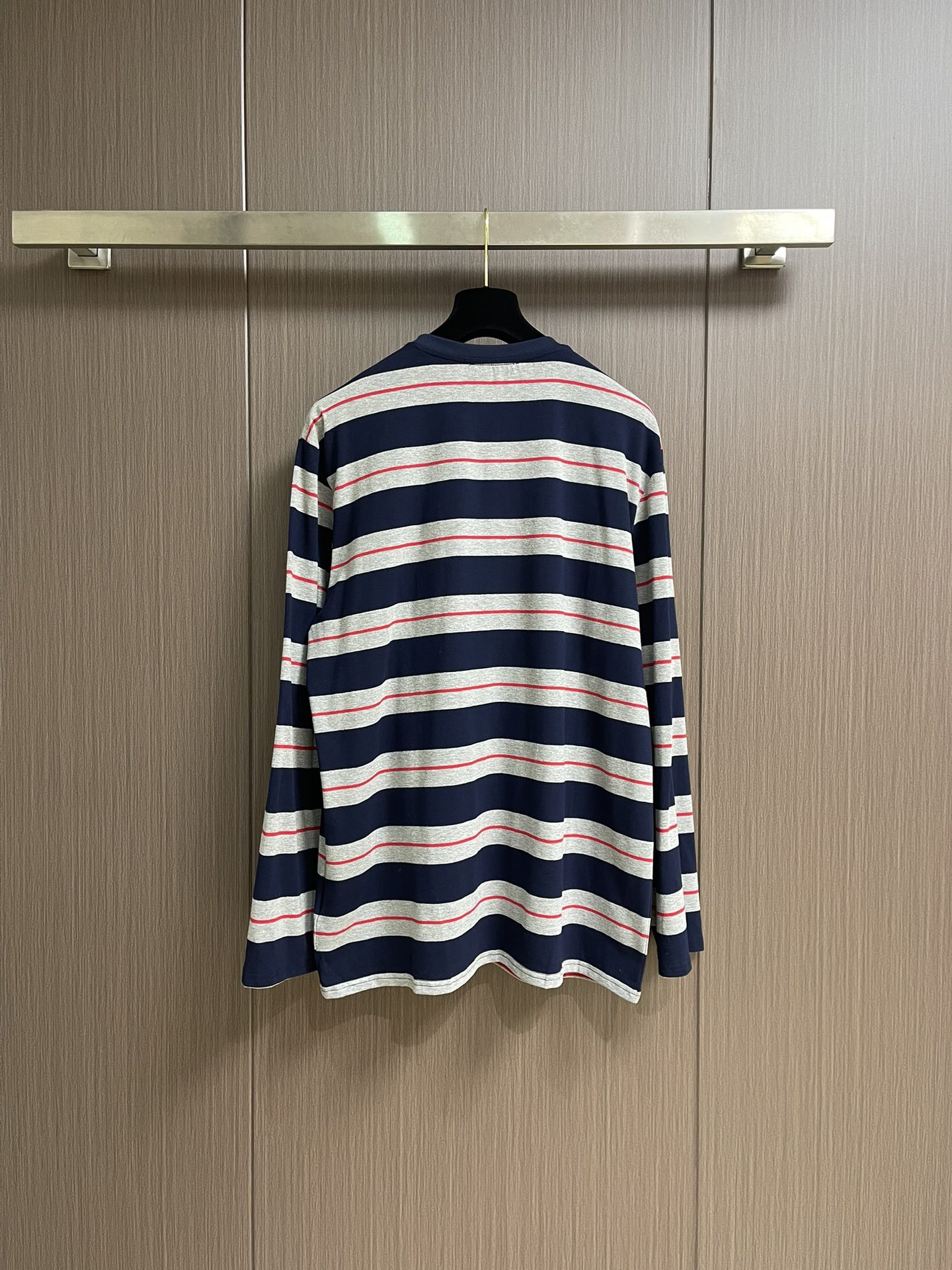 MiuMiu 2025SS 海报款宽条徽标logo灰蓝条纹长袖T恤，定织60支双股纱线：采用60S 20