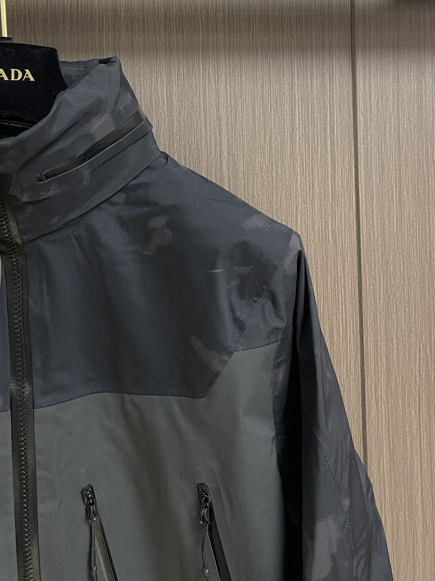 arcteryx 始祖鸟 2025SS夏季新款轻量透气防风短款连帽外套，可当防晒。适用于城市通勤和户外攀