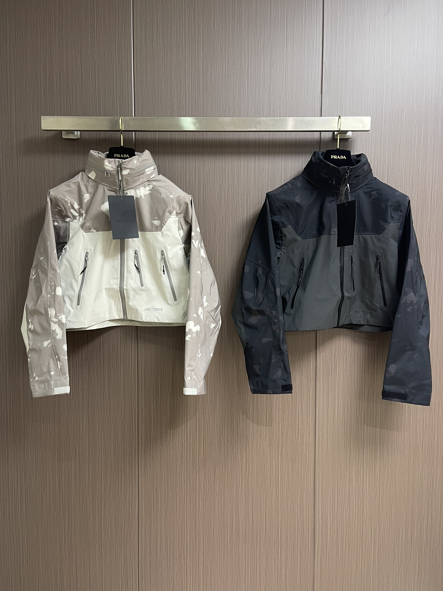 arcteryx 始祖鸟 2025SS夏季新款轻量透气防风短款连帽外套，可当防晒。适用于城市通勤和户外攀