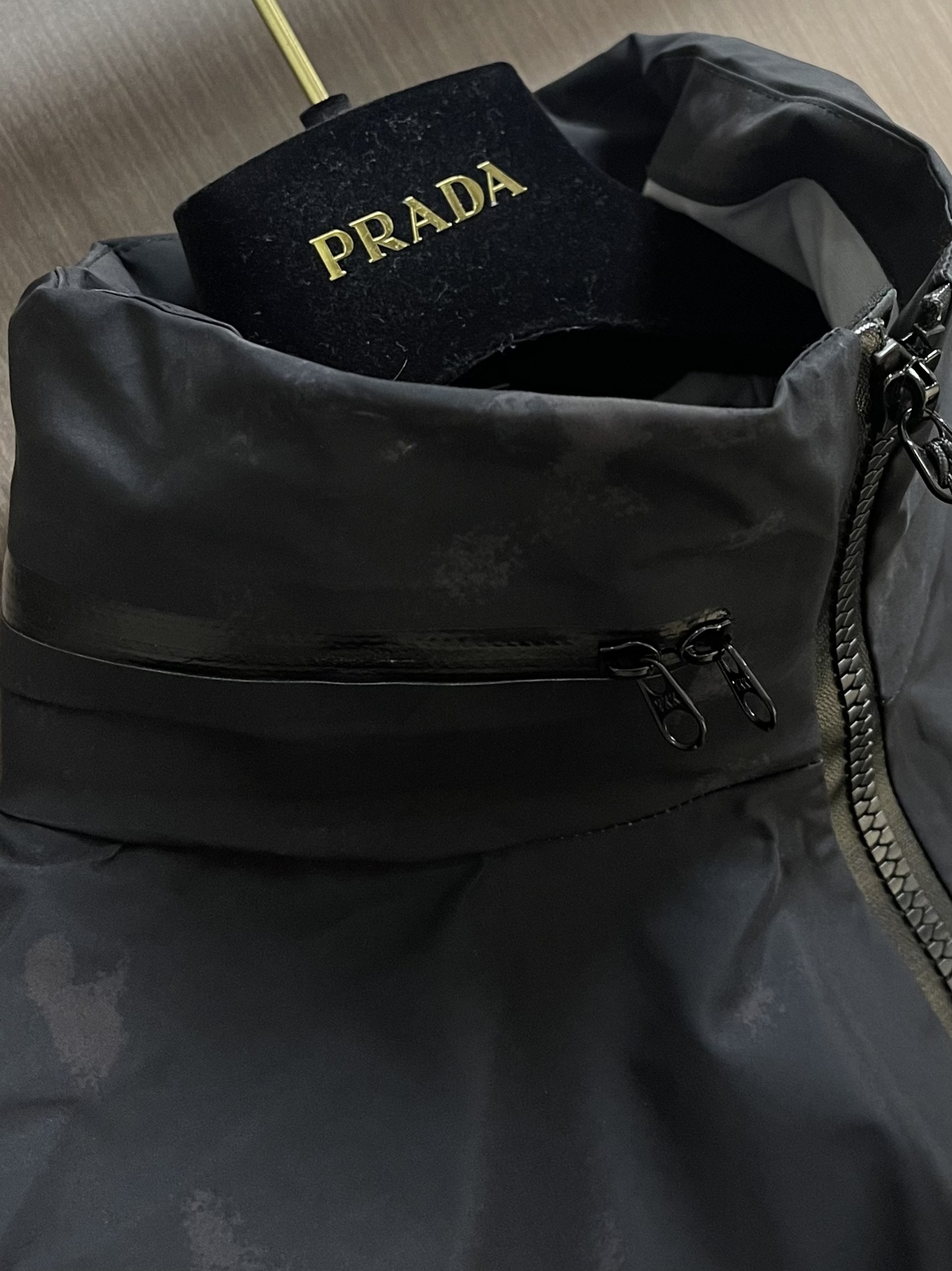 arcteryx 始祖鸟 2025SS夏季新款轻量透气防风短款连帽外套，可当防晒。适用于城市通勤和户外攀