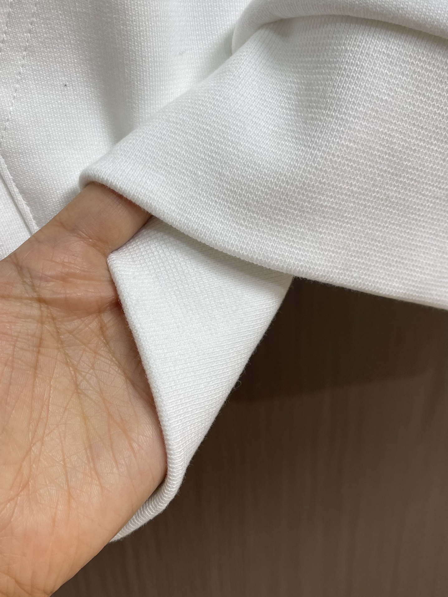 Celine 2025Fw新款印花字母连帽卫衣，采用定织定染高克重纯棉卫衣面料制成 面料手感厚实且有一定