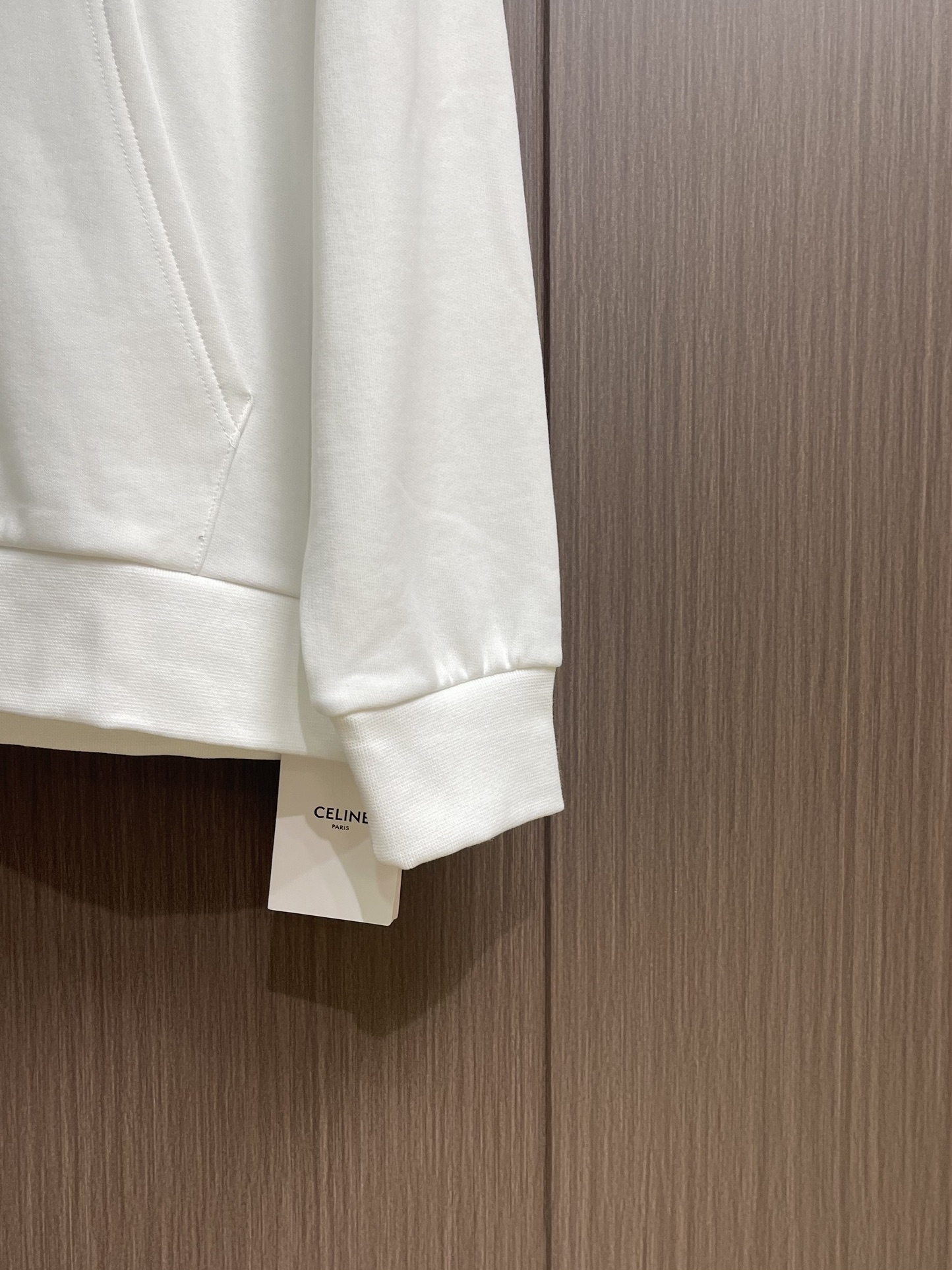 Celine 2025Fw新款印花字母连帽卫衣，采用定织定染高克重纯棉卫衣面料制成 面料手感厚实且有一定