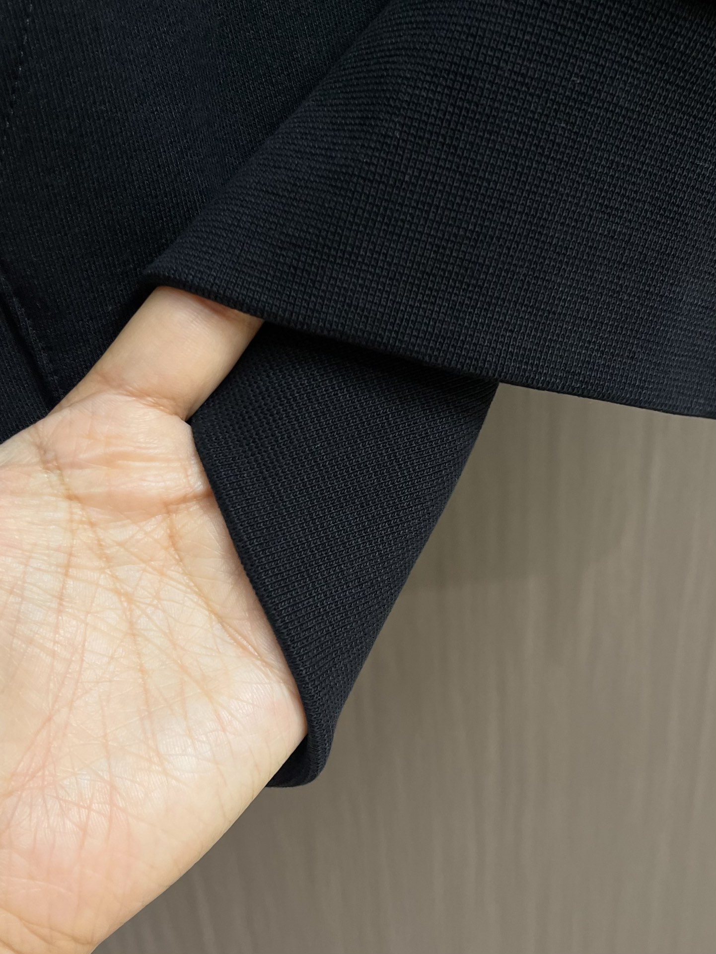 Celine 2025Fw新款印花字母连帽卫衣，采用定织定染高克重纯棉卫衣面料制成 面料手感厚实且有一定