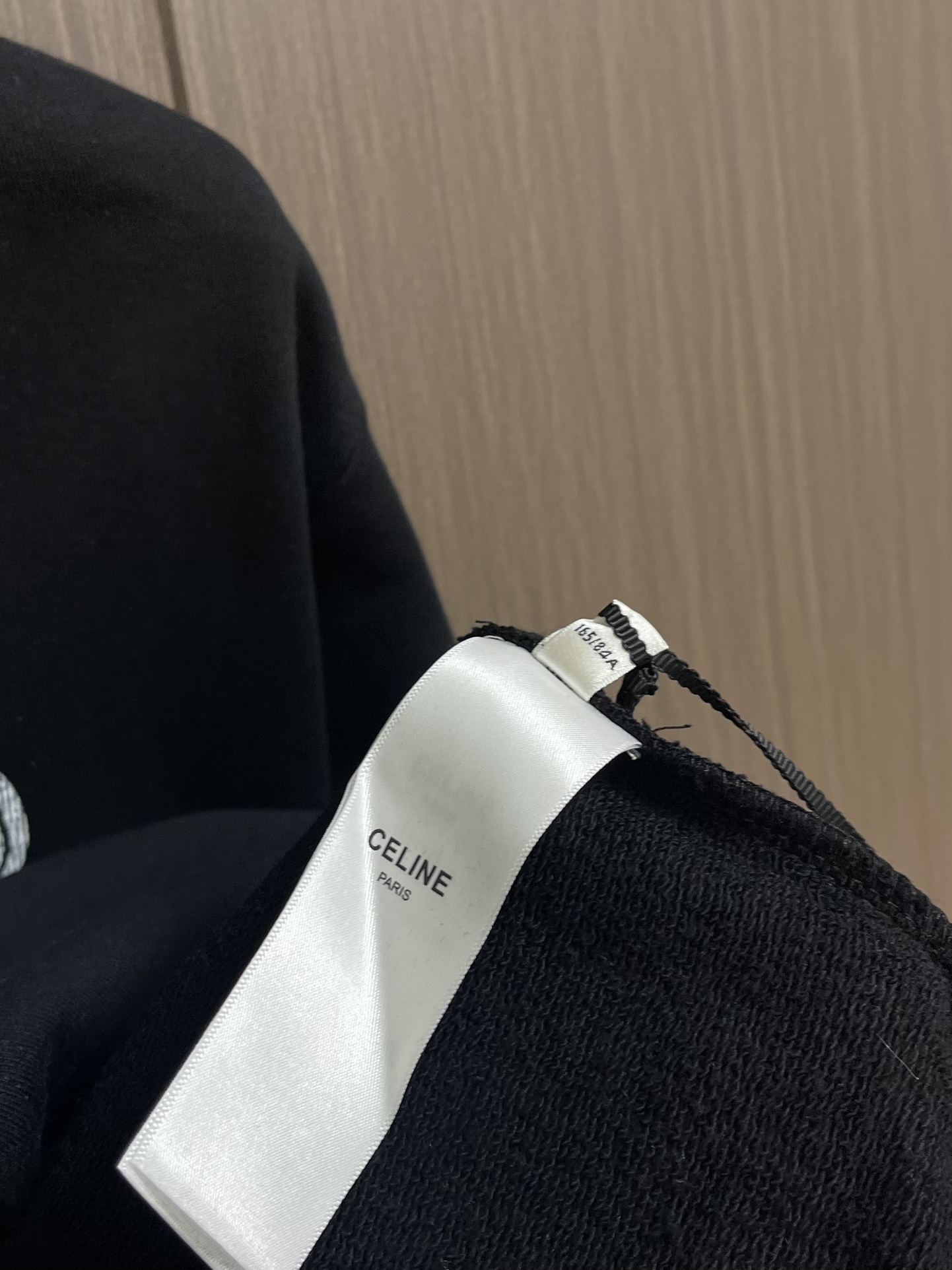 Celine 2025Fw新款印花字母连帽卫衣，采用定织定染高克重纯棉卫衣面料制成 面料手感厚实且有一定