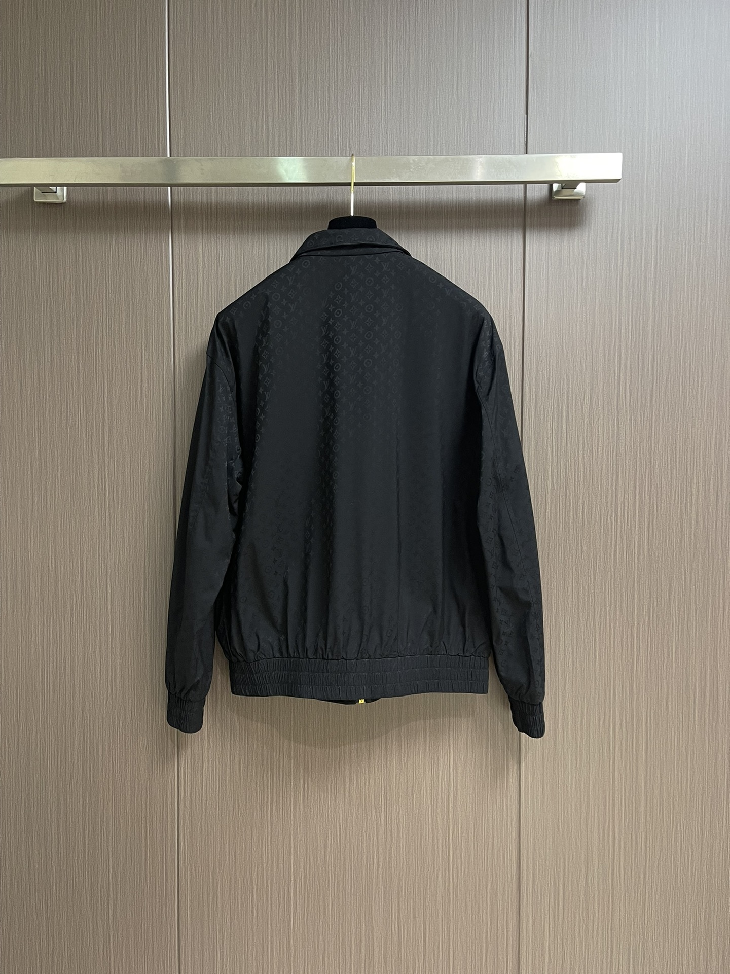 LV 2025ss新款绿松石绗满印花宽松外套夹克，宽松的版型设计，穿着舒适自在，不挑身材，同时也能营造出