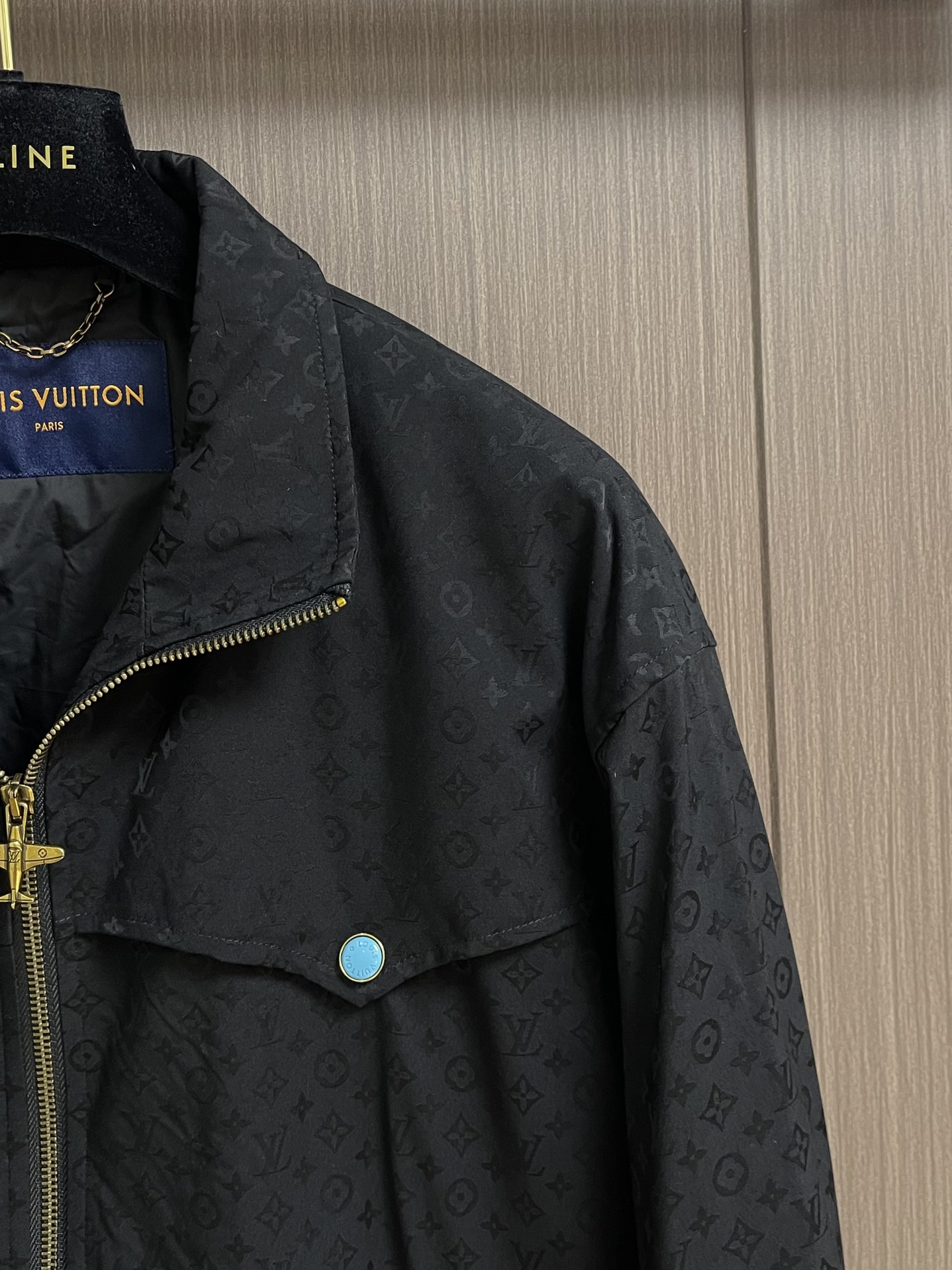 LV 2025ss新款绿松石绗满印花宽松外套夹克，宽松的版型设计，穿着舒适自在，不挑身材，同时也能营造出