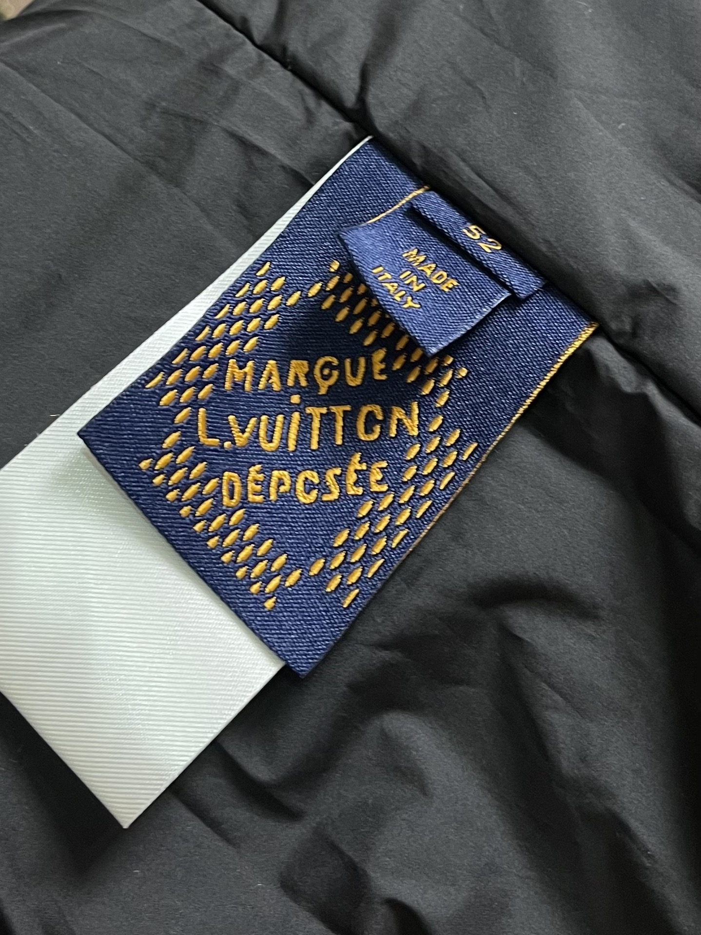 LV 2025ss新款绿松石绗满印花宽松外套夹克，宽松的版型设计，穿着舒适自在，不挑身材，同时也能营造出