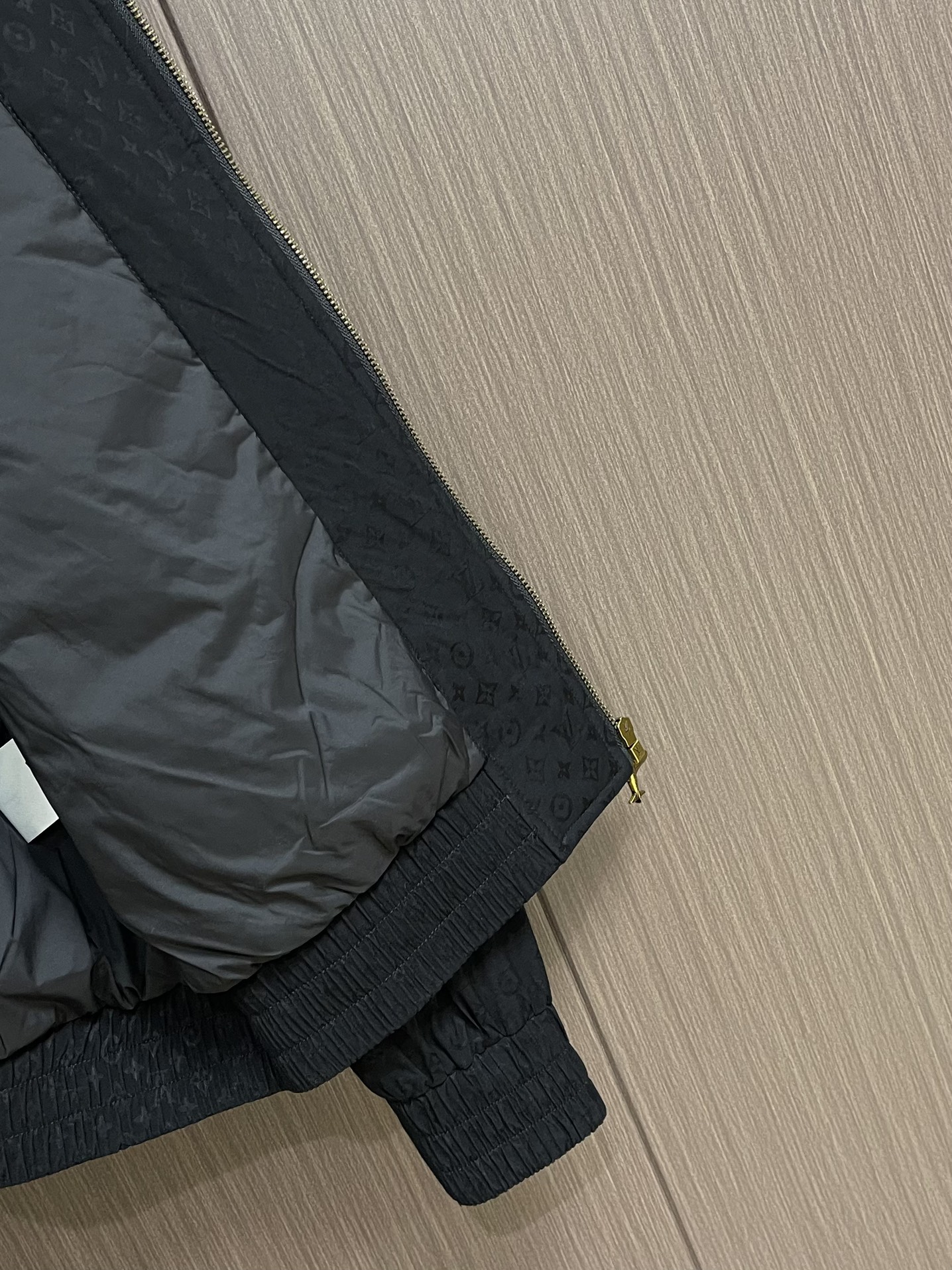 LV 2025ss新款绿松石绗满印花宽松外套夹克，宽松的版型设计，穿着舒适自在，不挑身材，同时也能营造出