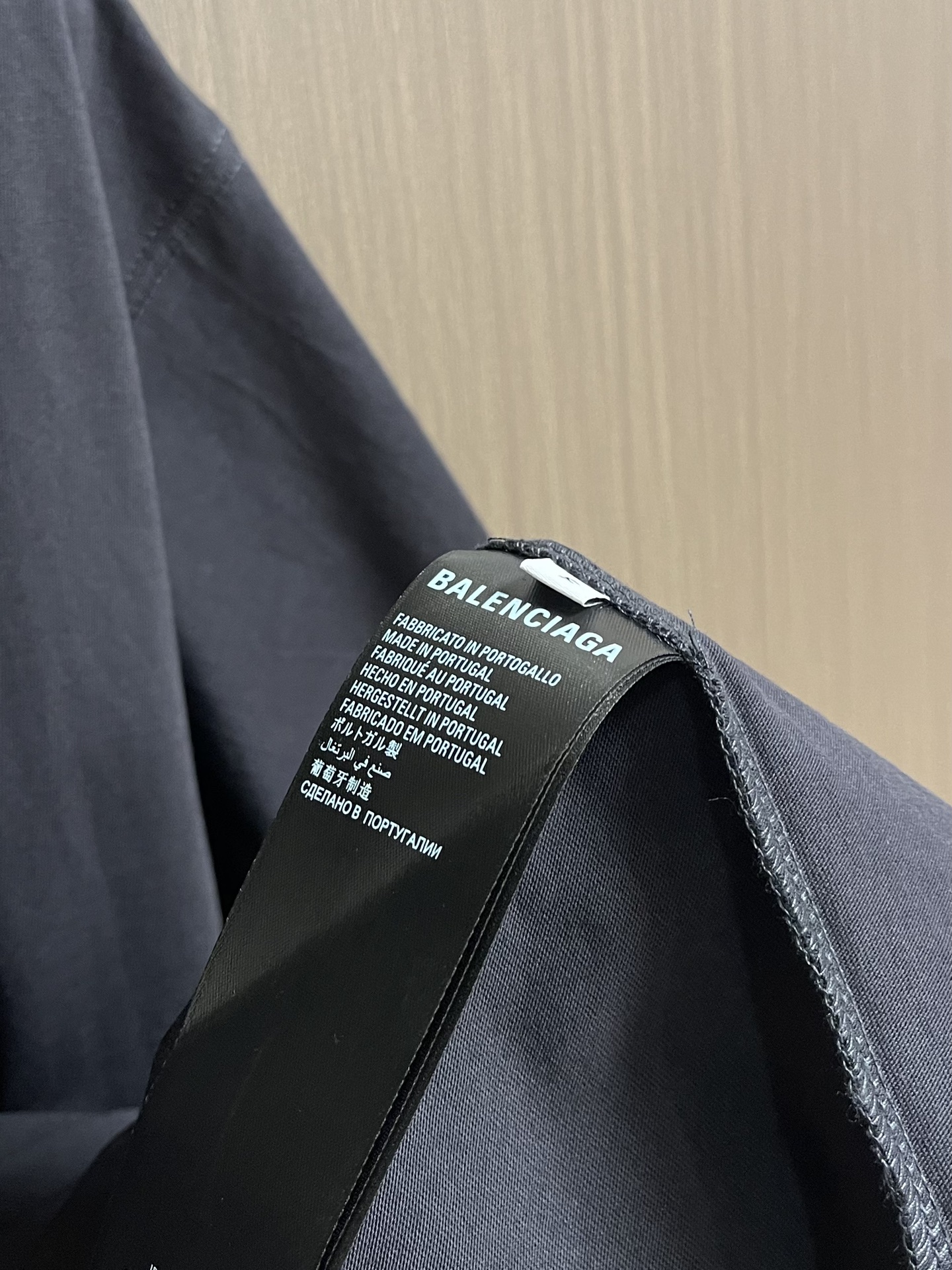 BALENCIAGA 巴黎世家刺绣圆领短袖T恤，采用进口棉质24S双纱复古平纹针织面料，185g的克重，