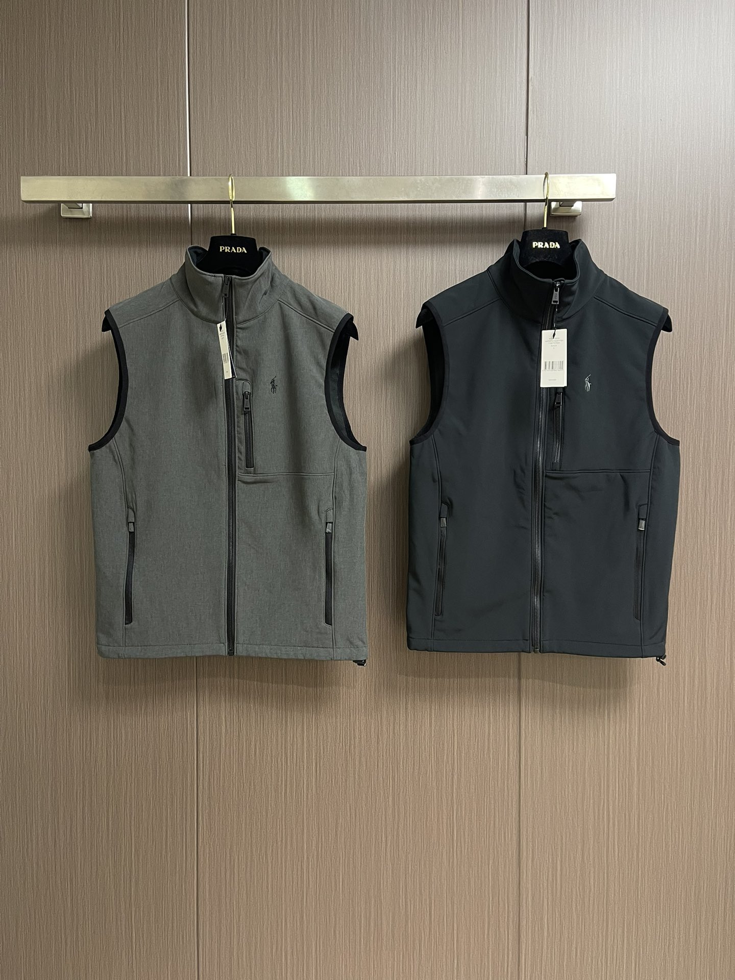 Rah Lauren拉夫 科技面料纯色Logo刺绣拉链立领马甲，科技面料立领马甲拉链开衫，内里采用抓绒棉