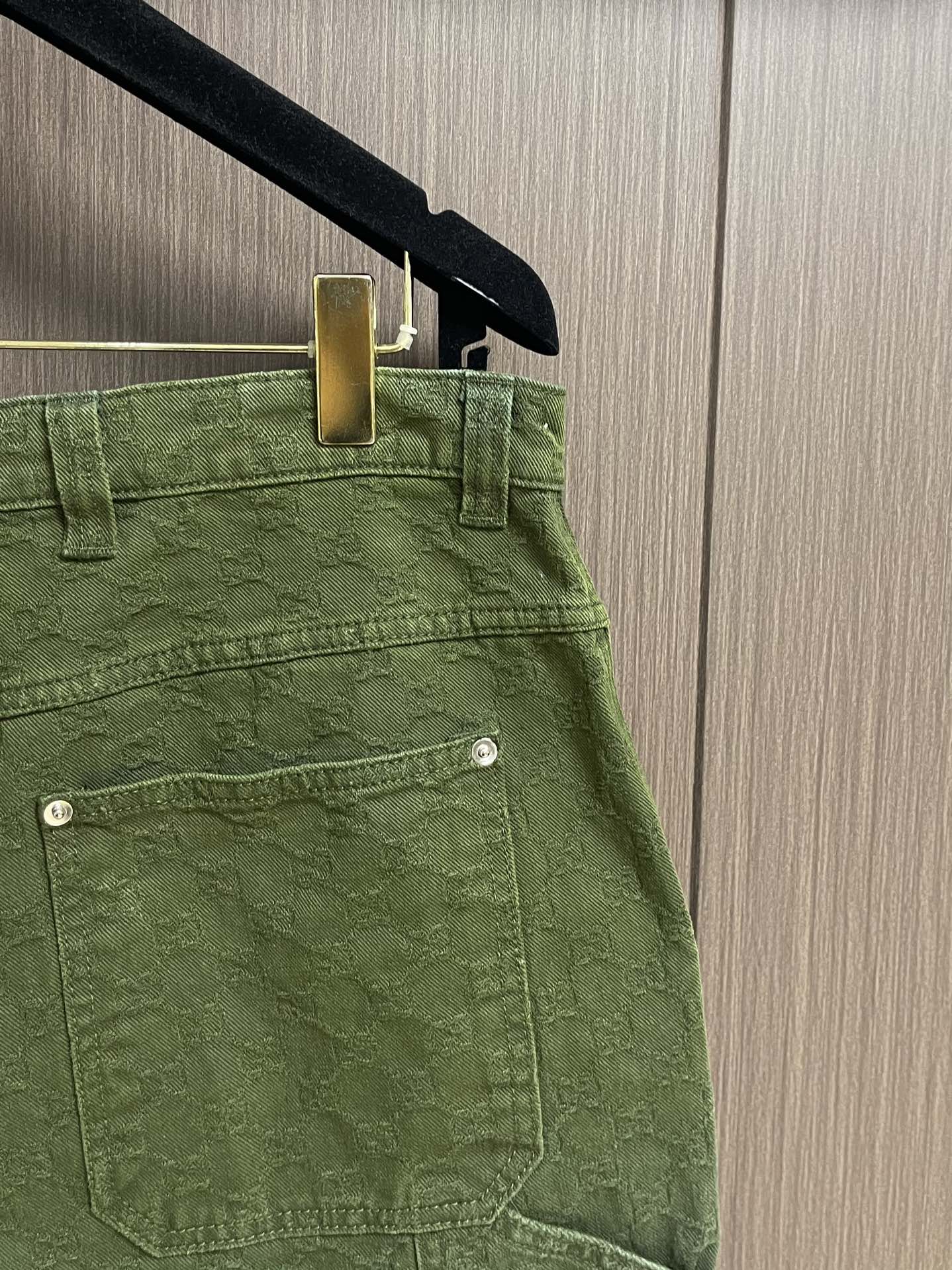 GUCCI 暗纹双G提花牛仔短裤，进口提花牛仔材质，质感舒适，挺括有型 酵素水洗工艺，呈现复古擦色感以经