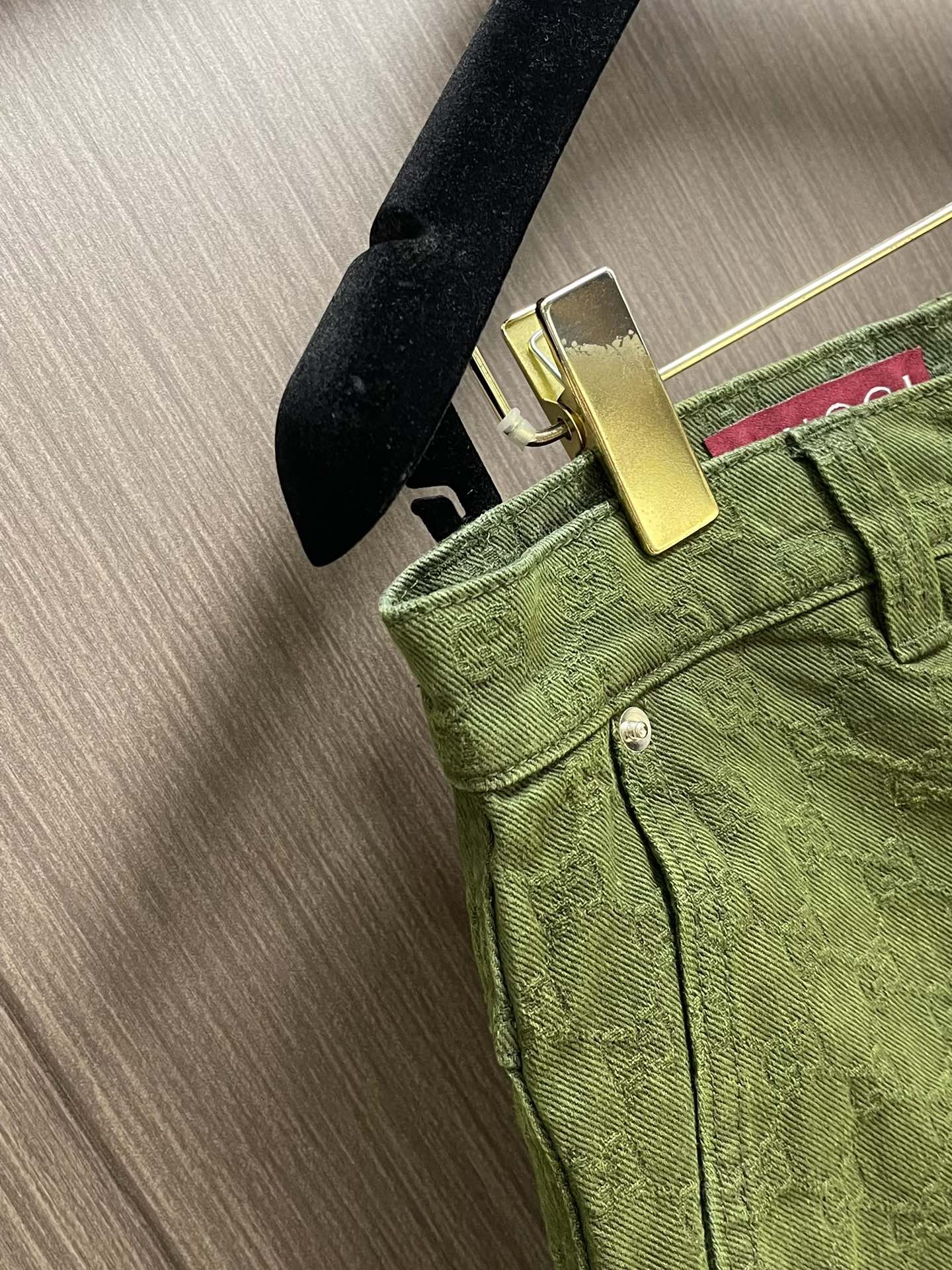 GUCCI 暗纹双G提花牛仔短裤，进口提花牛仔材质，质感舒适，挺括有型 酵素水洗工艺，呈现复古擦色感以经