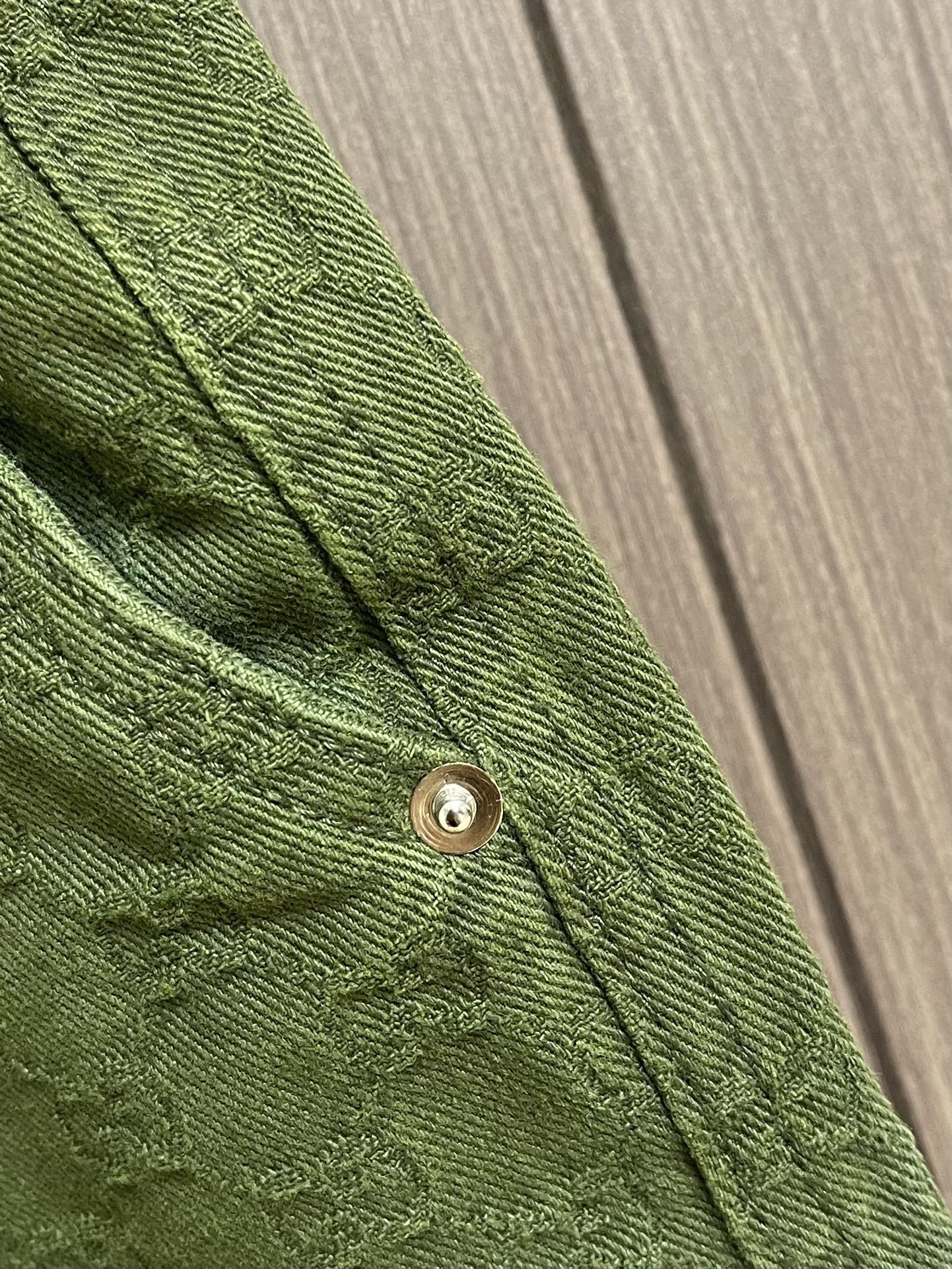 GUCCI 暗纹双G提花牛仔短裤，进口提花牛仔材质，质感舒适，挺括有型 酵素水洗工艺，呈现复古擦色感以经