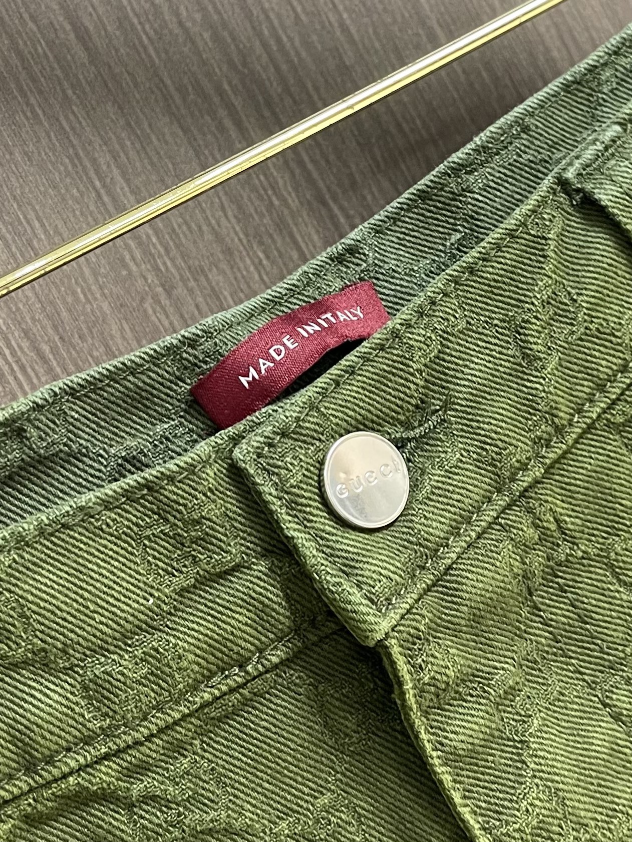 GUCCI 暗纹双G提花牛仔短裤，进口提花牛仔材质，质感舒适，挺括有型 酵素水洗工艺，呈现复古擦色感以经