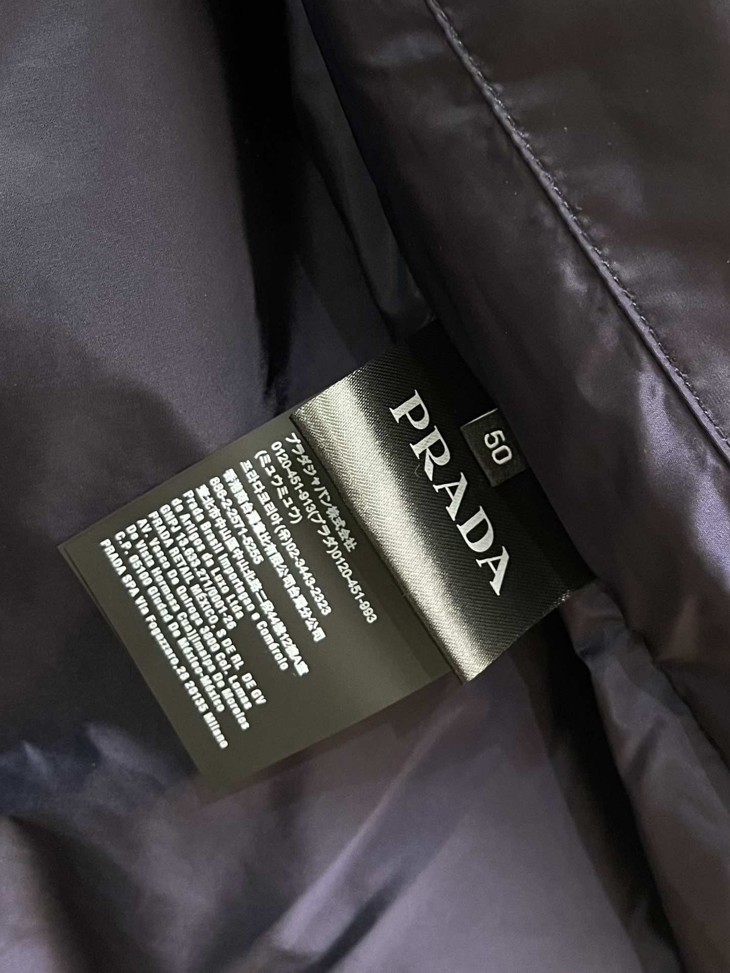 Prada 2025ss早秋新款连帽羽绒服外套，秋季爆款三角金属logo羽绒外套，90白鸭绒 穿上就是舒