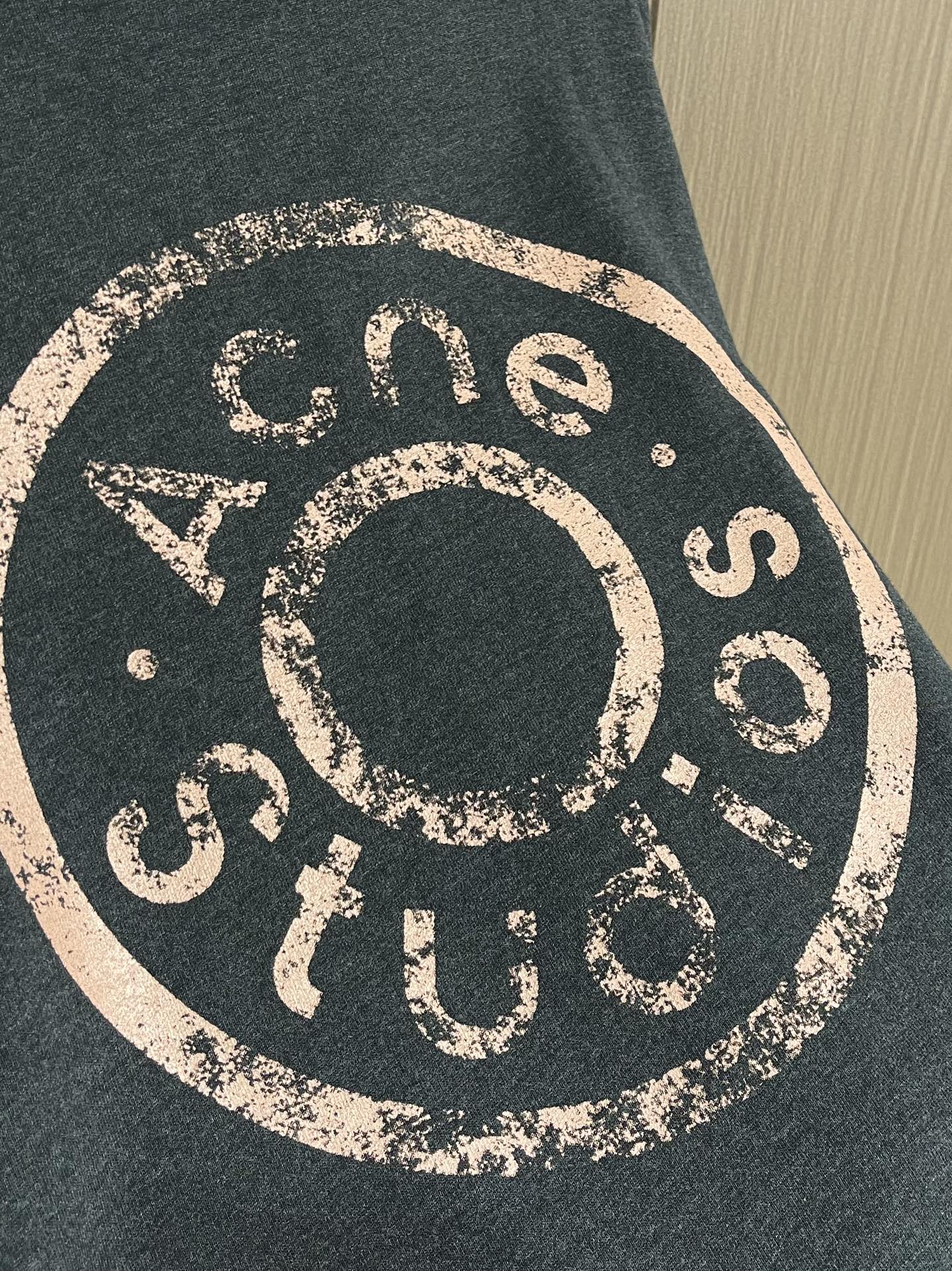 Acne Studios 破洞做旧徽标印花圆领长袖卫衣，定制定染灰绿臻柔棉彩棉料 云感般的触感 细腻柔软