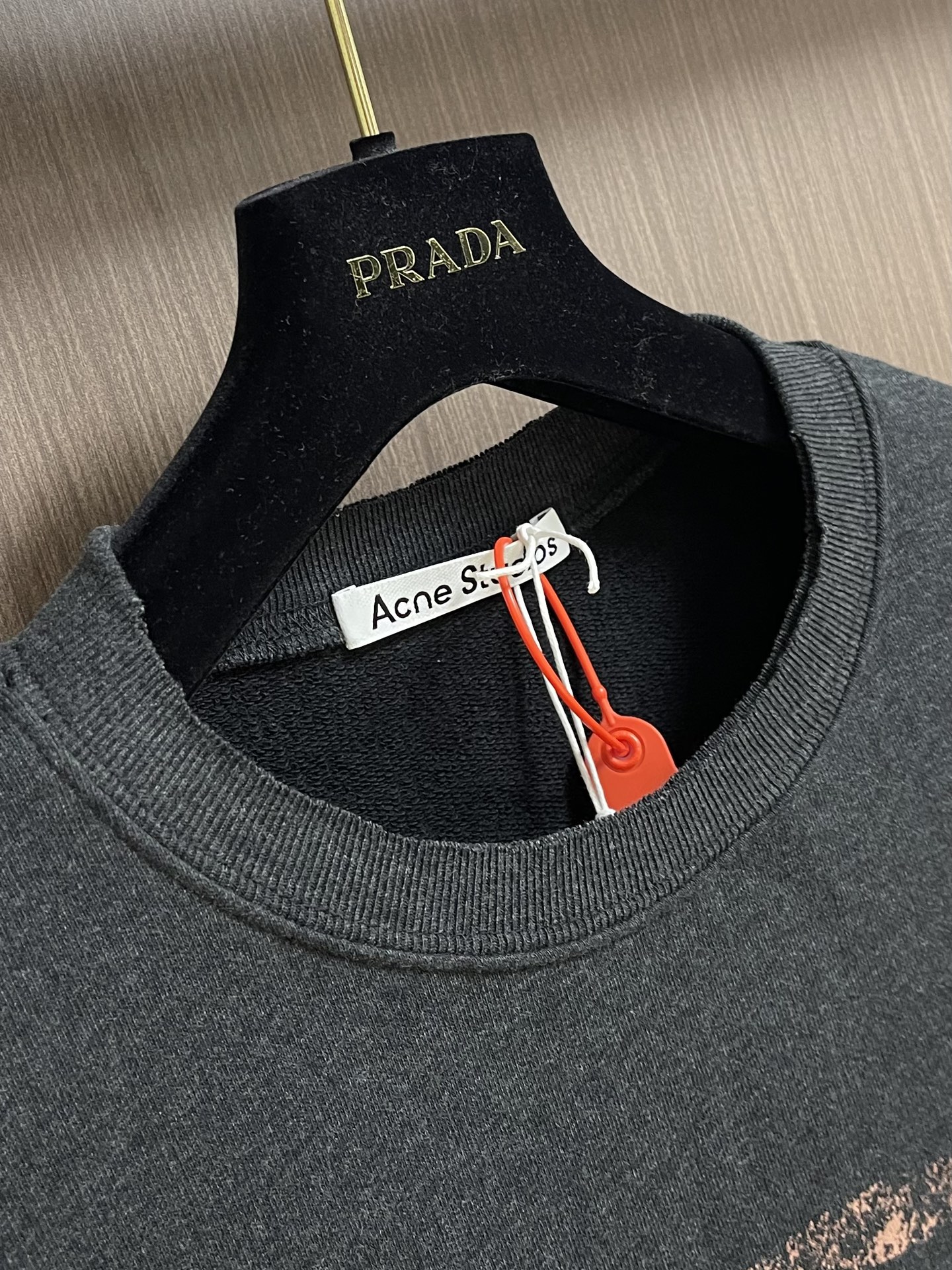 Acne Studios 破洞做旧徽标印花圆领长袖卫衣，定制定染灰绿臻柔棉彩棉料 云感般的触感 细腻柔软