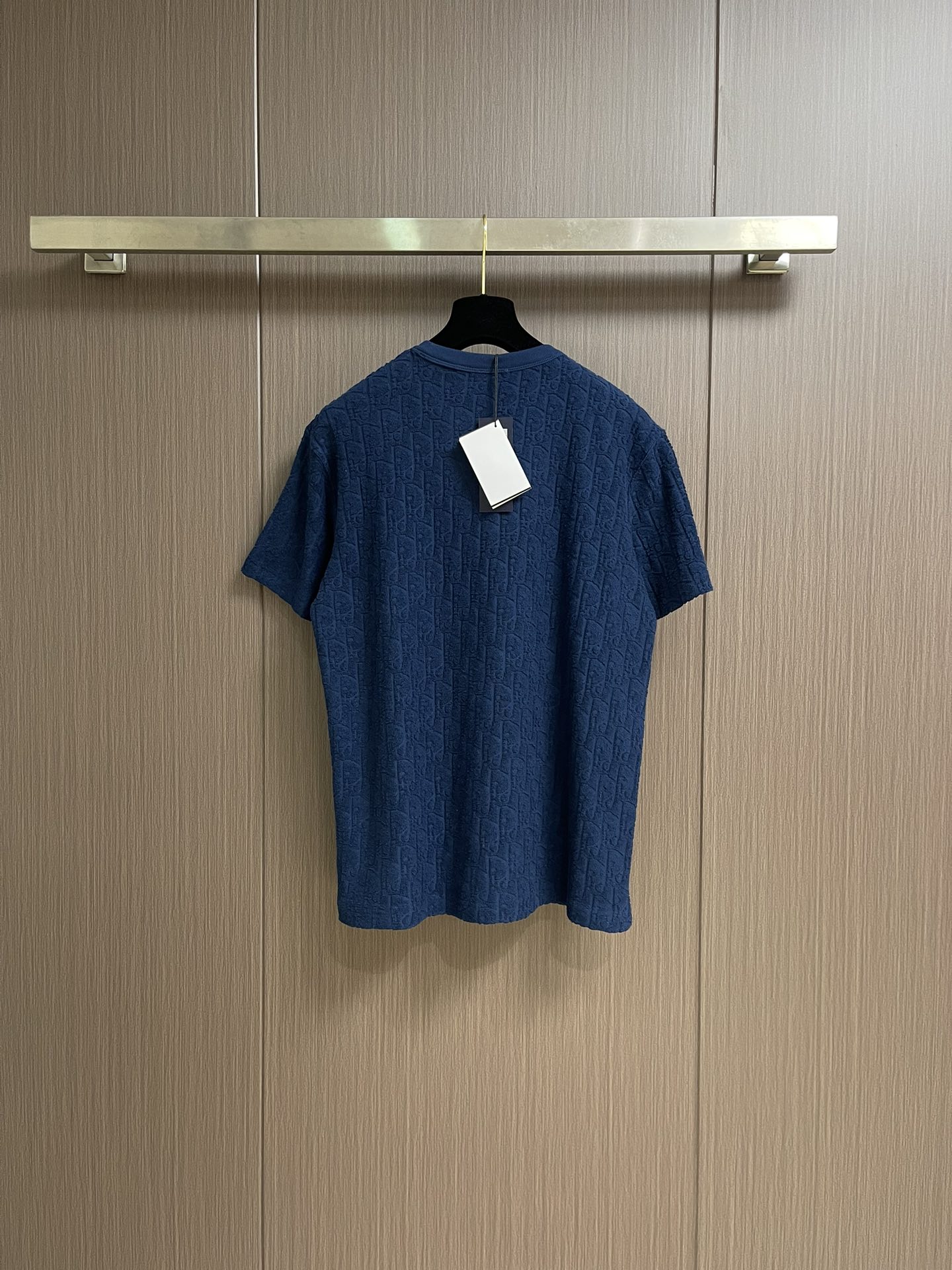 Dior 凹凸暗纹提花短袖T恤！定制300克全棉毛巾面料满印提花，质感舒适度都是拉满的，辨识度很高，上身