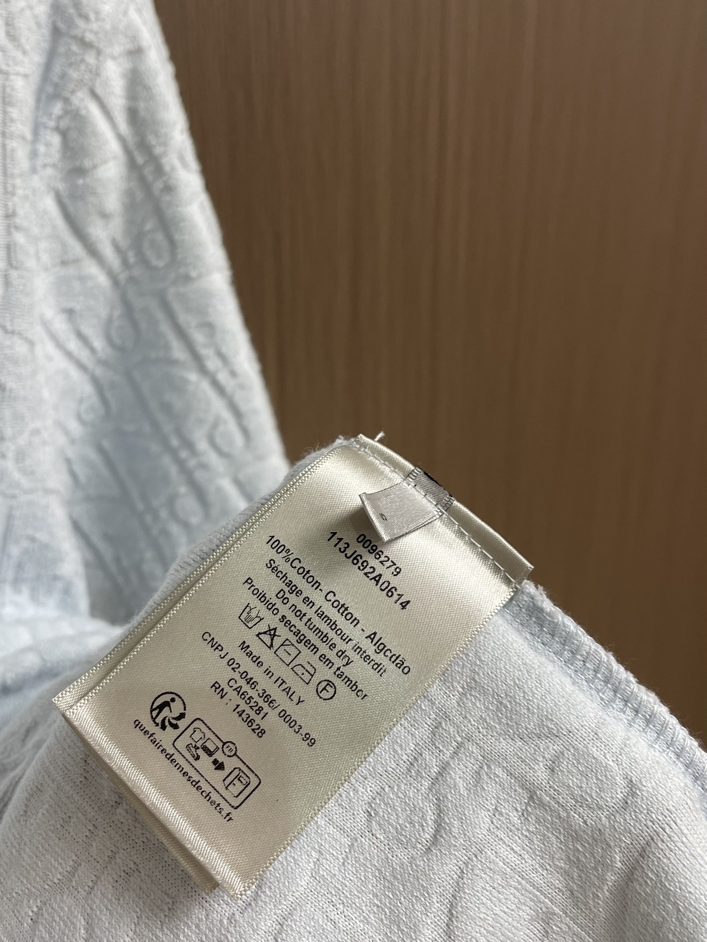 Dior 凹凸暗纹提花短袖T恤！定制300克全棉毛巾面料满印提花，质感舒适度都是拉满的，辨识度很高，上身