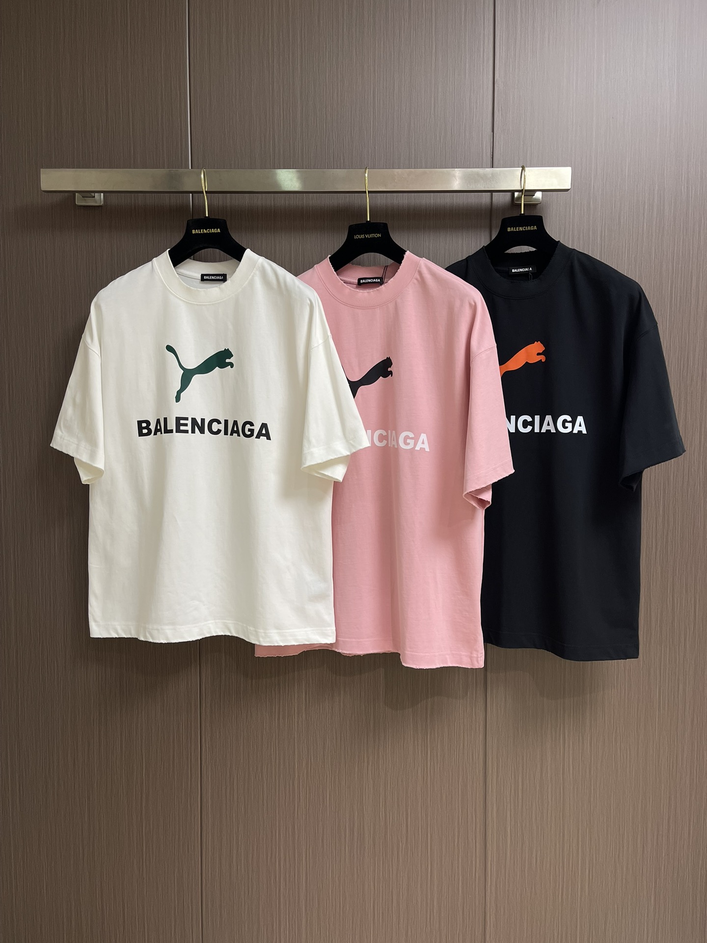 Balenciaga 联名Puma系列印花洗水短袖T恤，面料采用定织定染全棉双纱。克重260克，布面干净